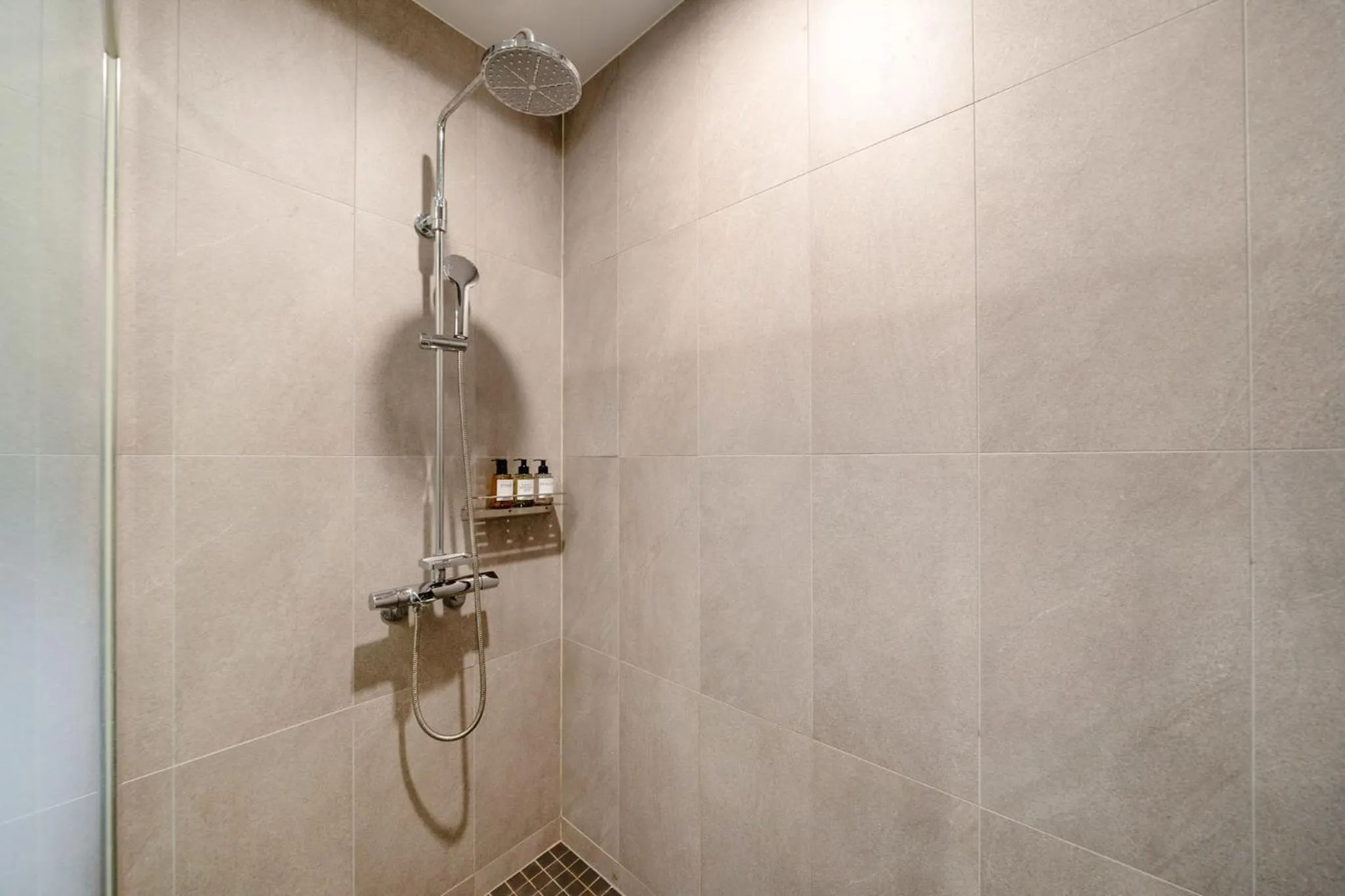 Shower in Cheonho Aria Hotel