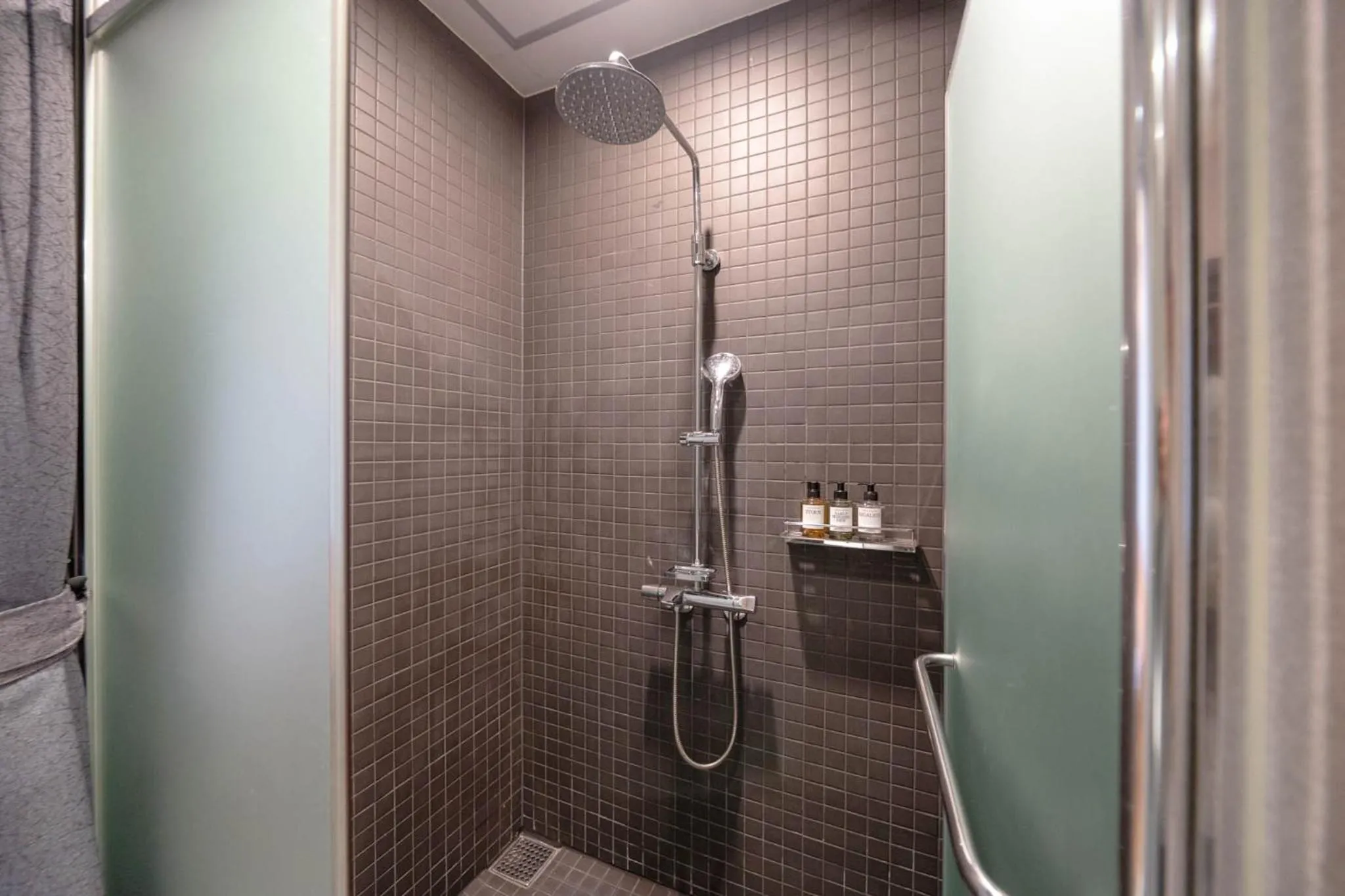 Shower in Cheonho Aria Hotel