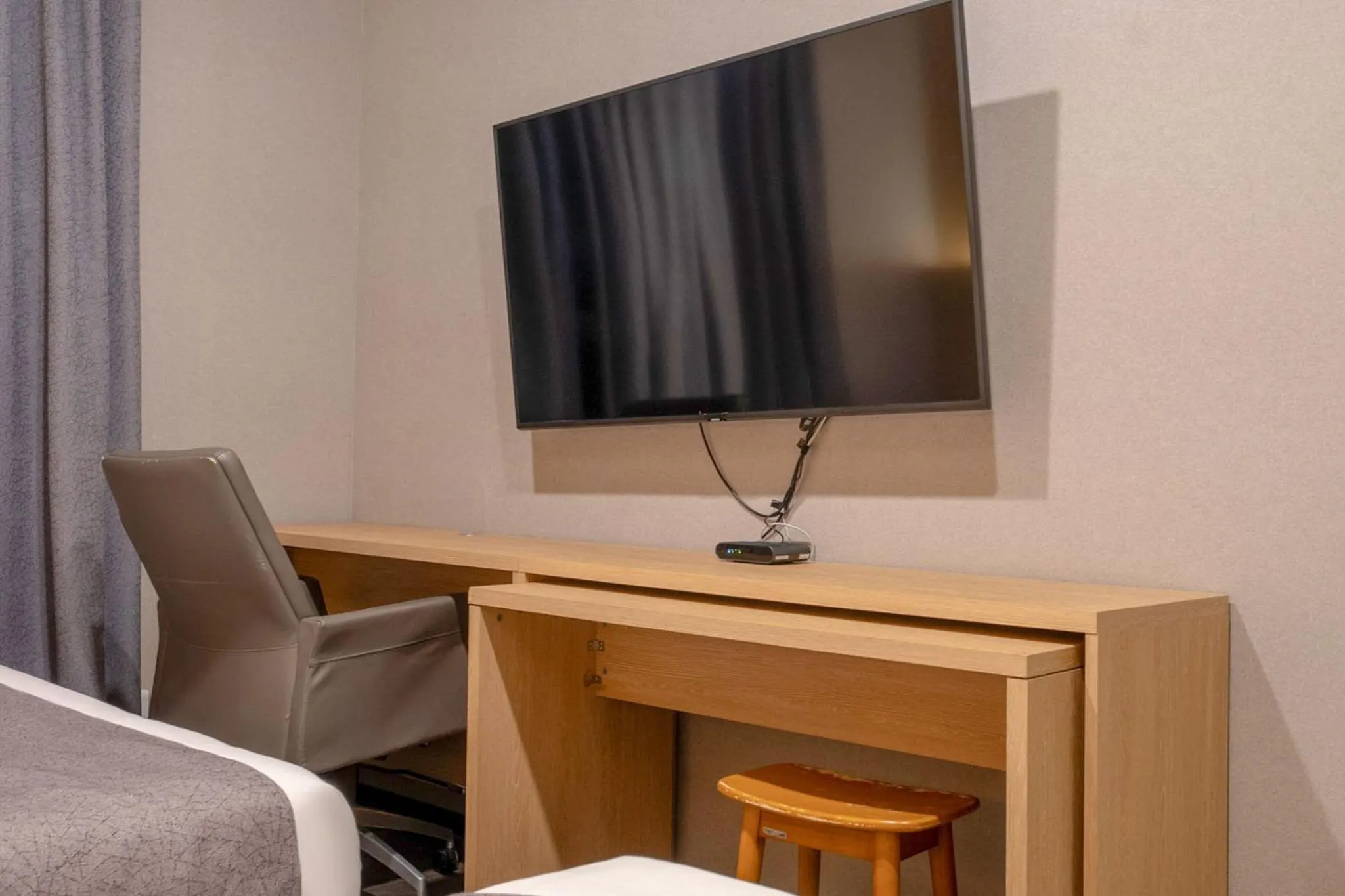TV and multimedia in Cheonho Aria Hotel