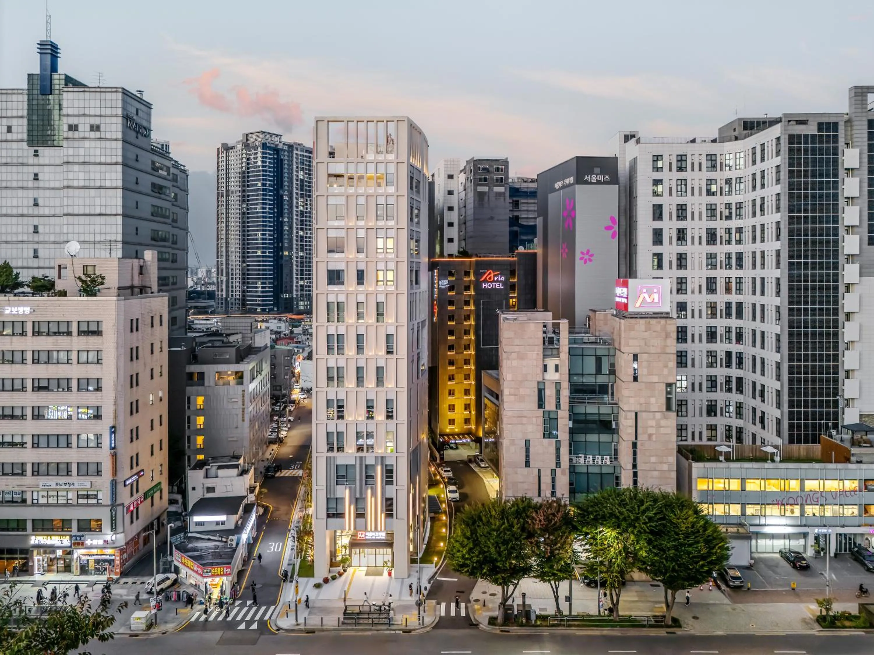 Property building in Cheonho Aria Hotel