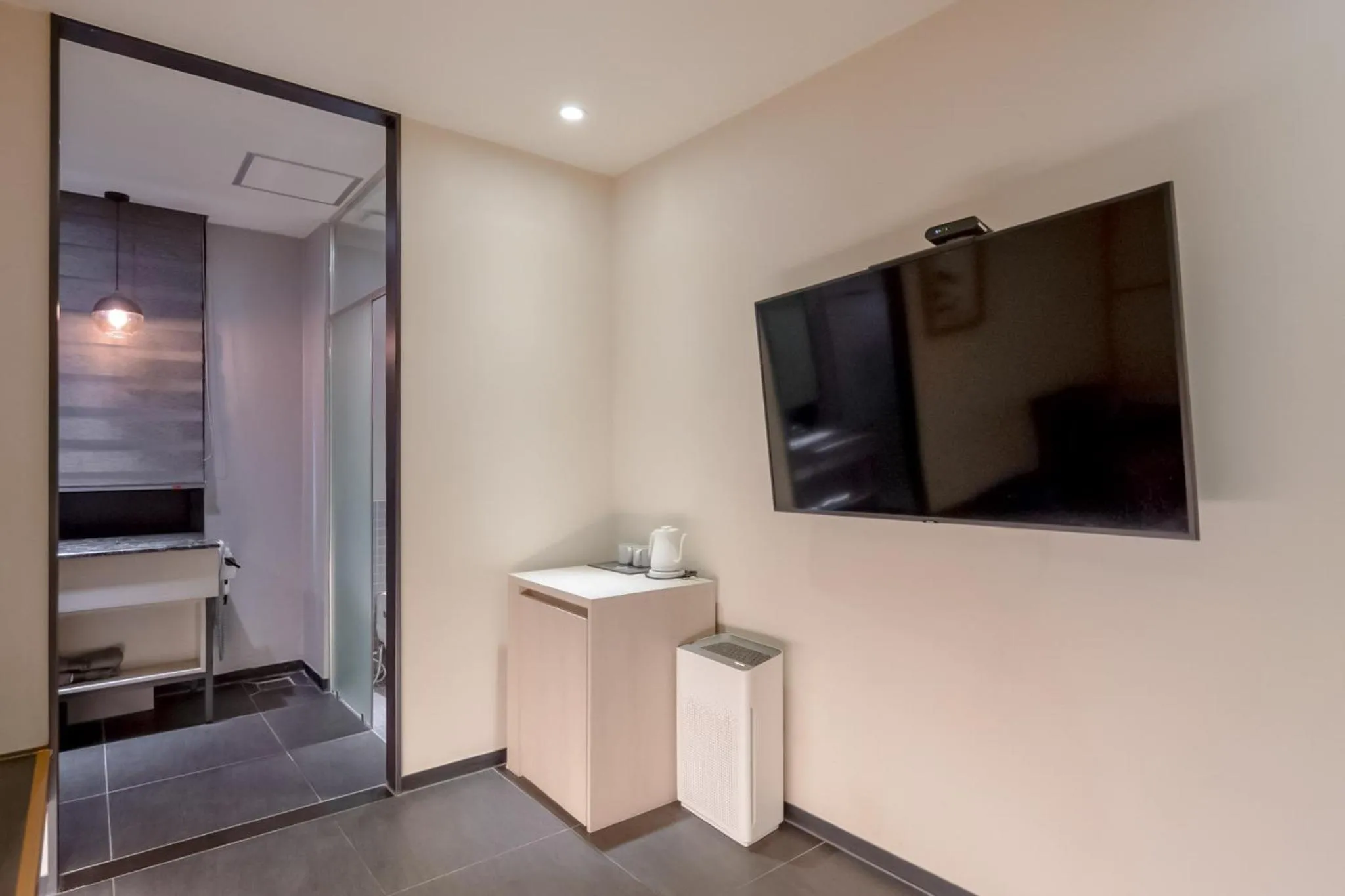 TV and multimedia in Cheonho Aria Hotel
