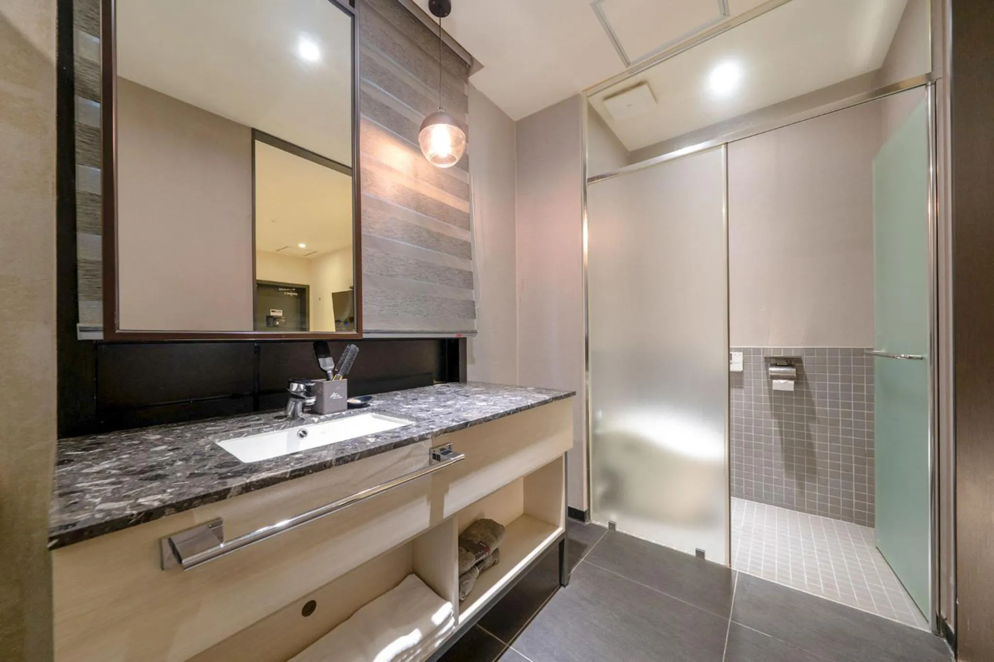 Shower in Cheonho Aria Hotel