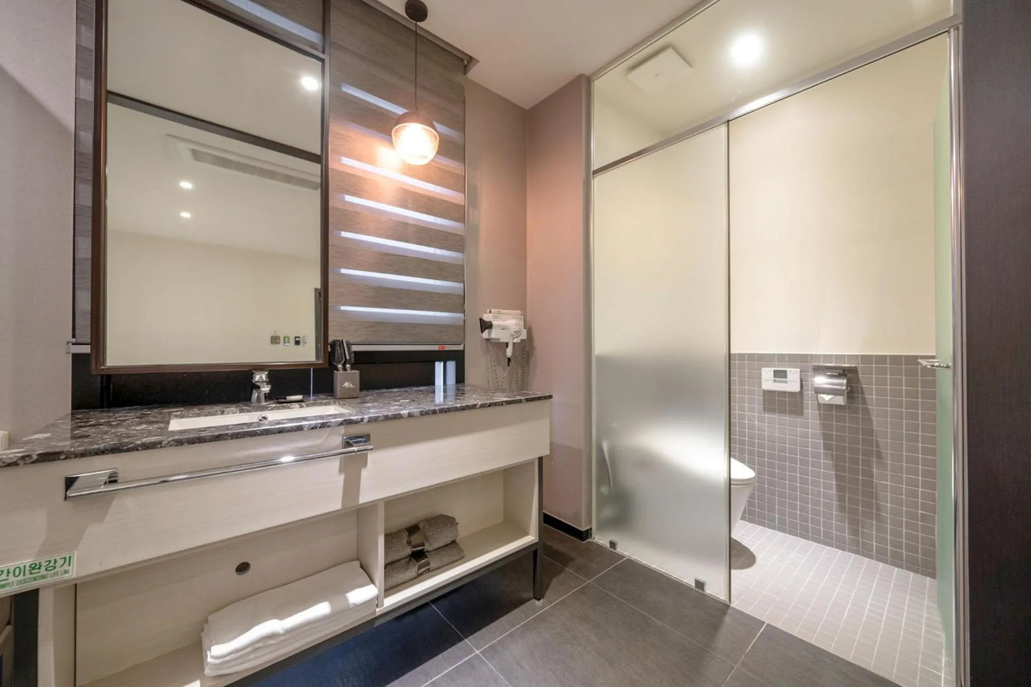 Bathroom in Cheonho Aria Hotel