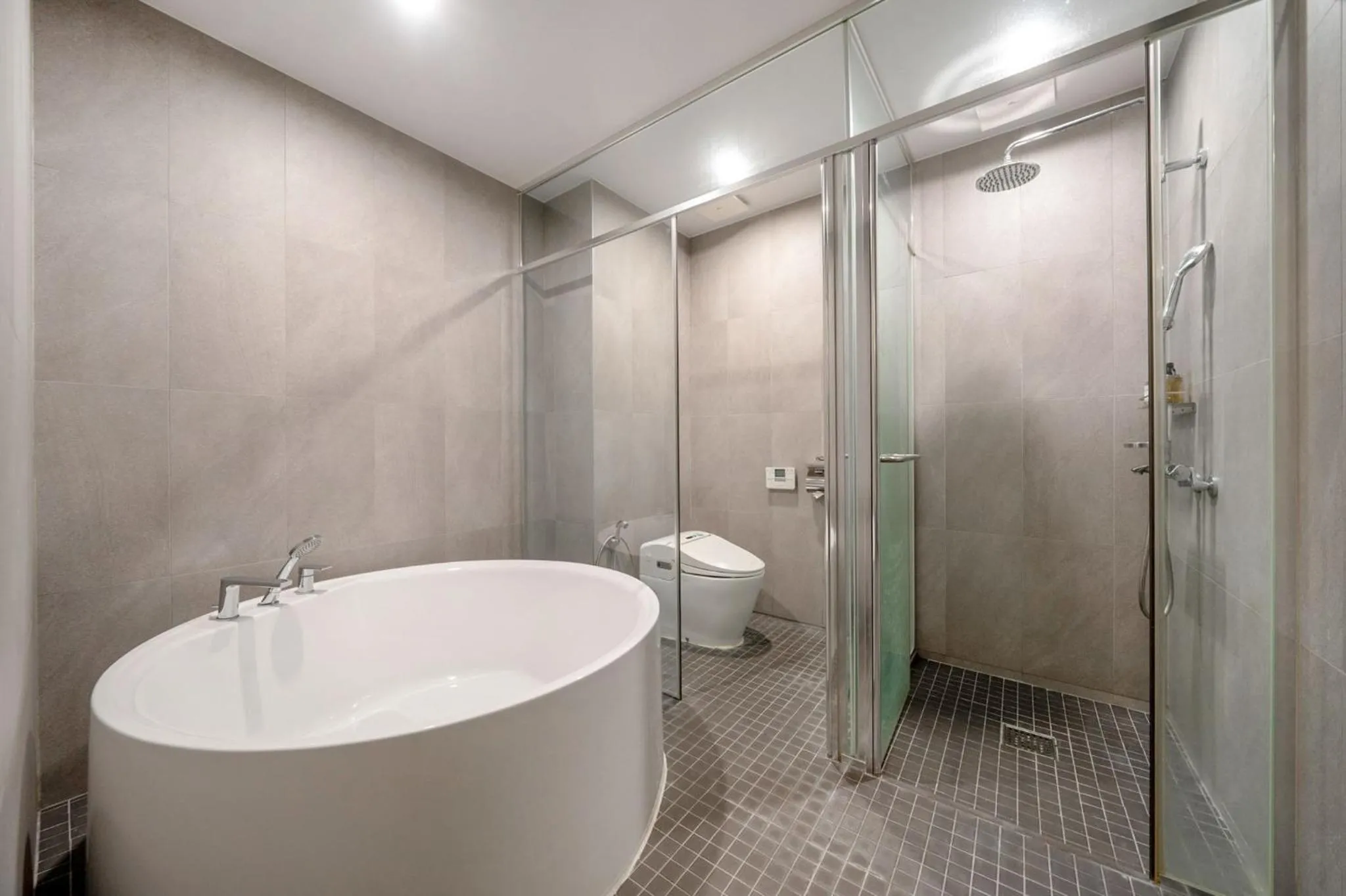 Shower in Cheonho Aria Hotel
