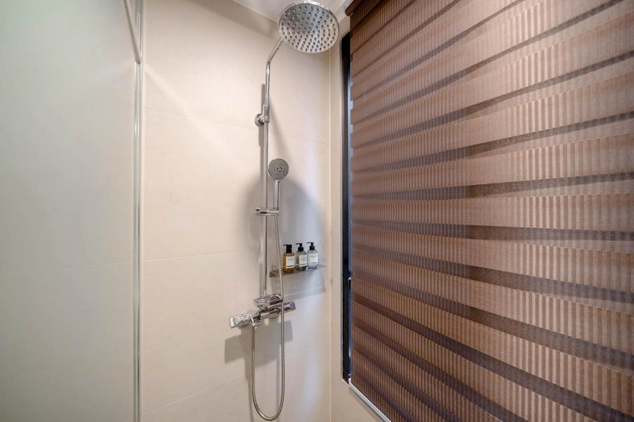 Shower in Cheonho Aria Hotel