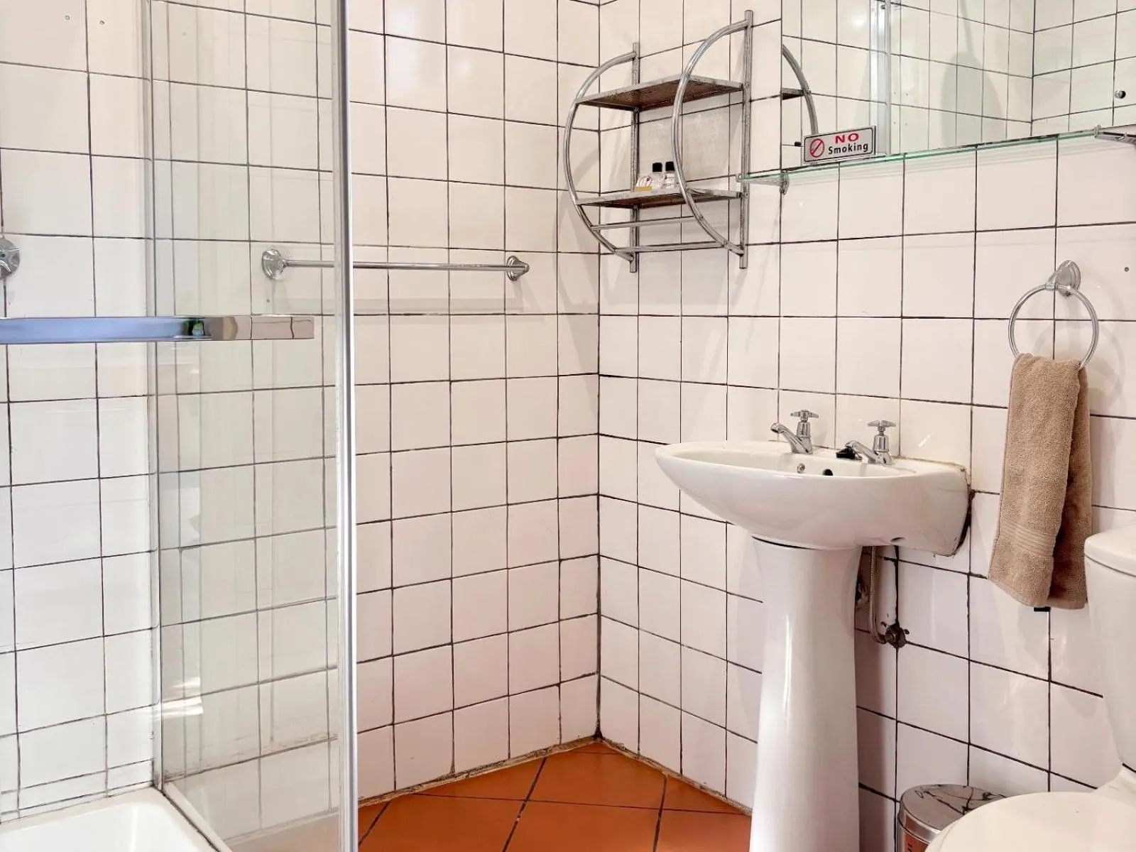 Bathroom in Hendersons Lodge Ltd