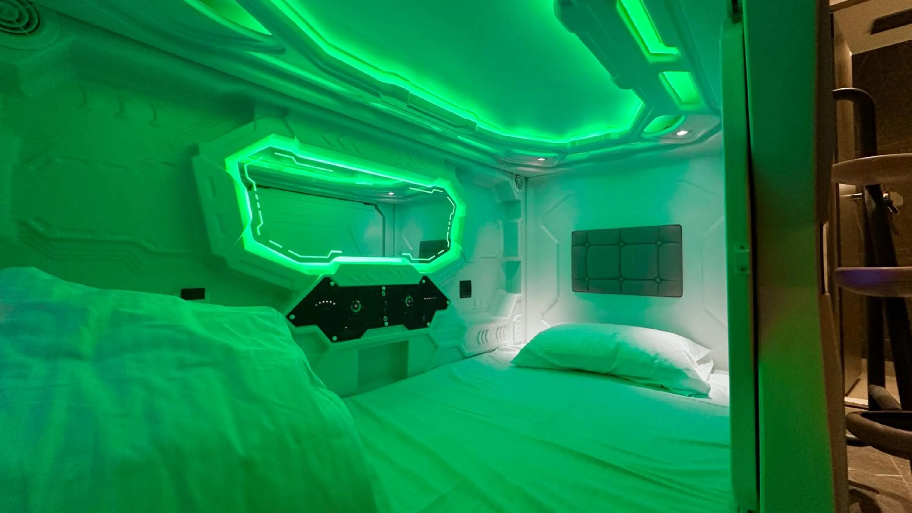 TV and multimedia, Bed in F Hotels