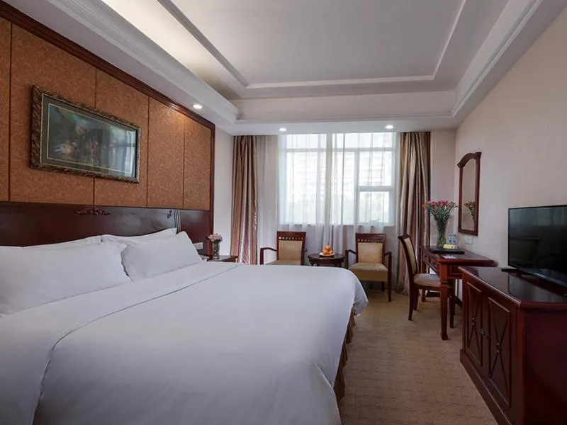 Bed in Vienna Hotel Shenzhen Pingdi