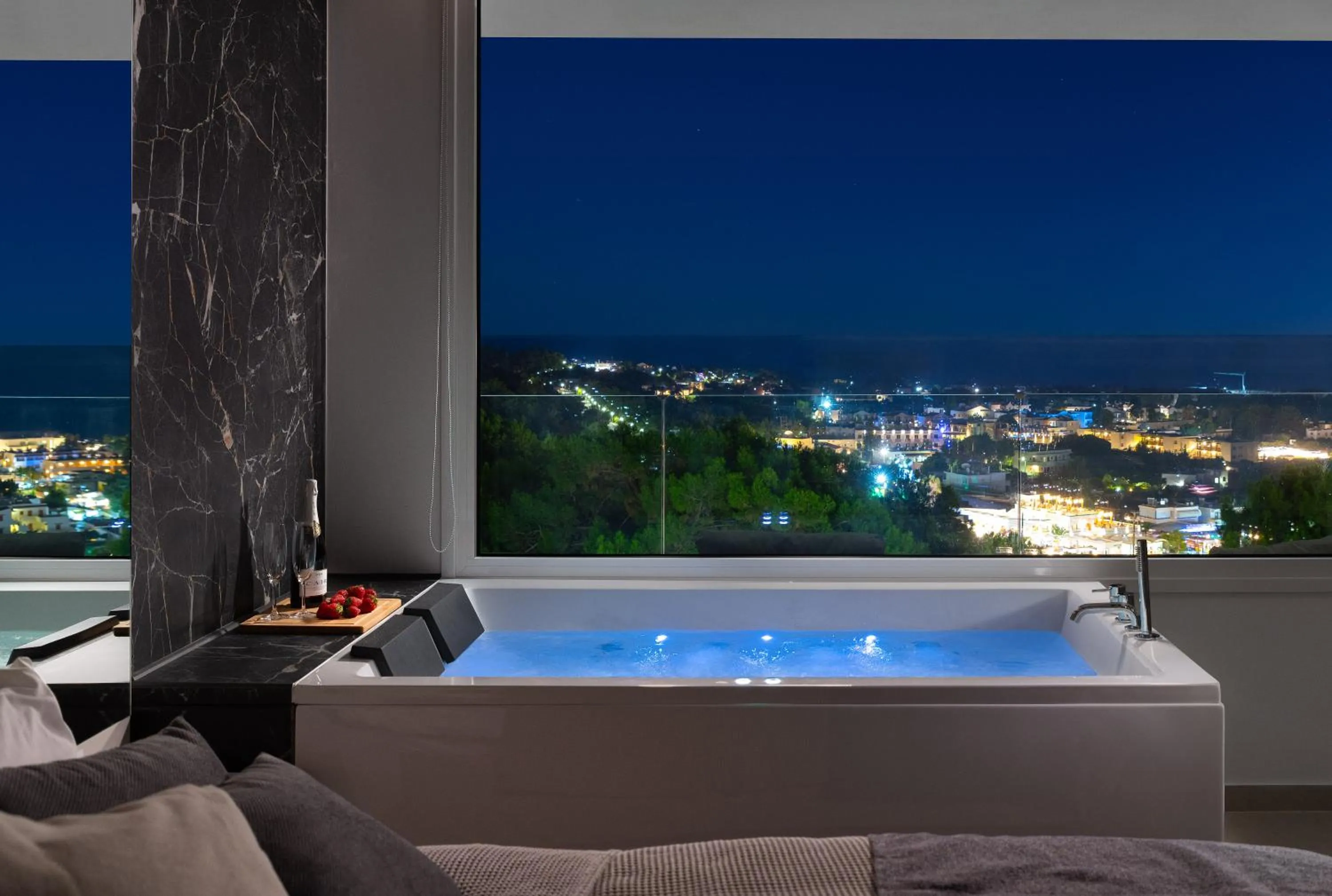 Pefkos View Suites & Maisonette