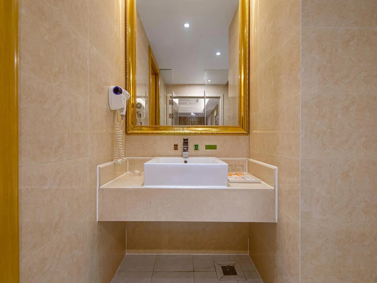 Vienna Hotel Shenzhen Longhua Renmin South Road