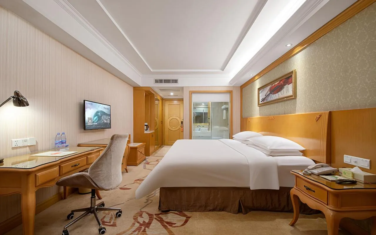 Vienna Hotel Shenzhen Longhua Renmin South Road
