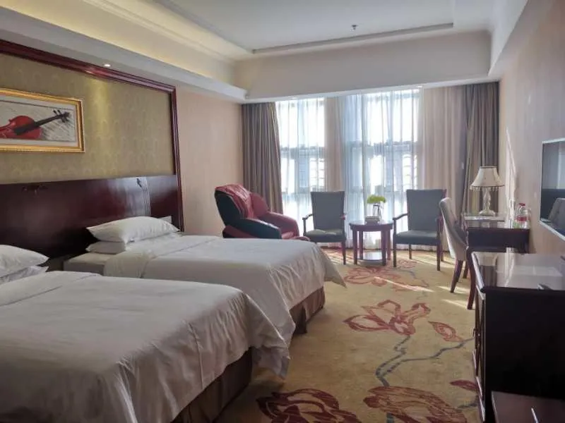 Bed in Vienna Hotel Chaozhou Plaza