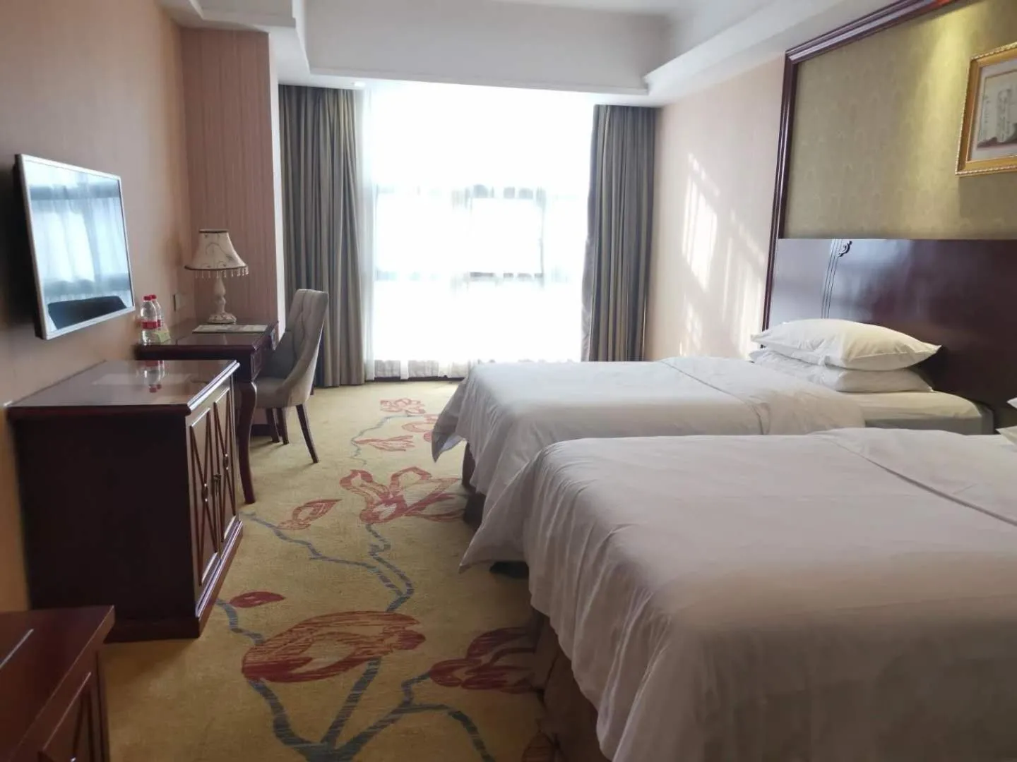 Bed in Vienna Hotel Chaozhou Plaza