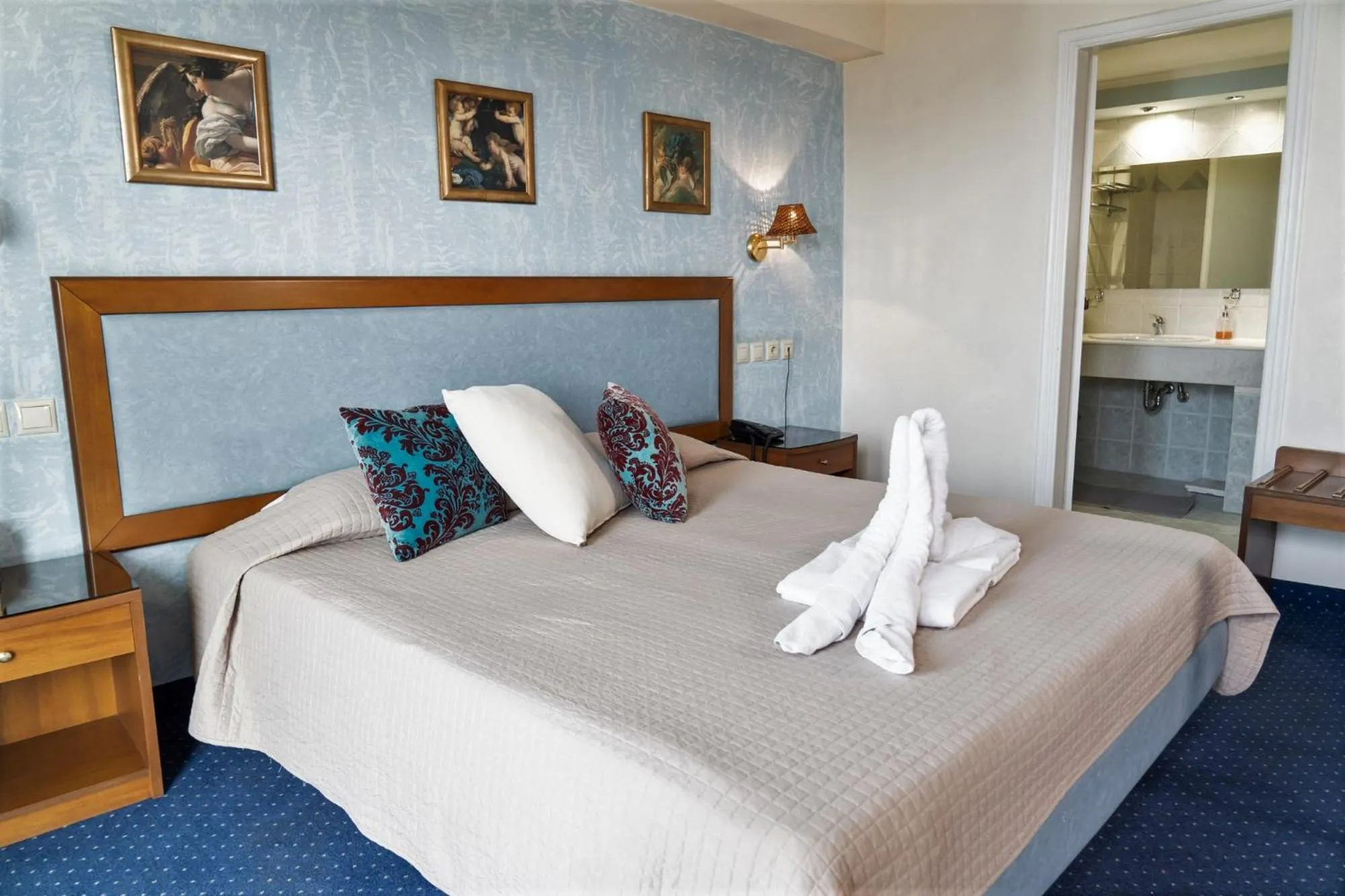 Bed in Four Seasons Hotel