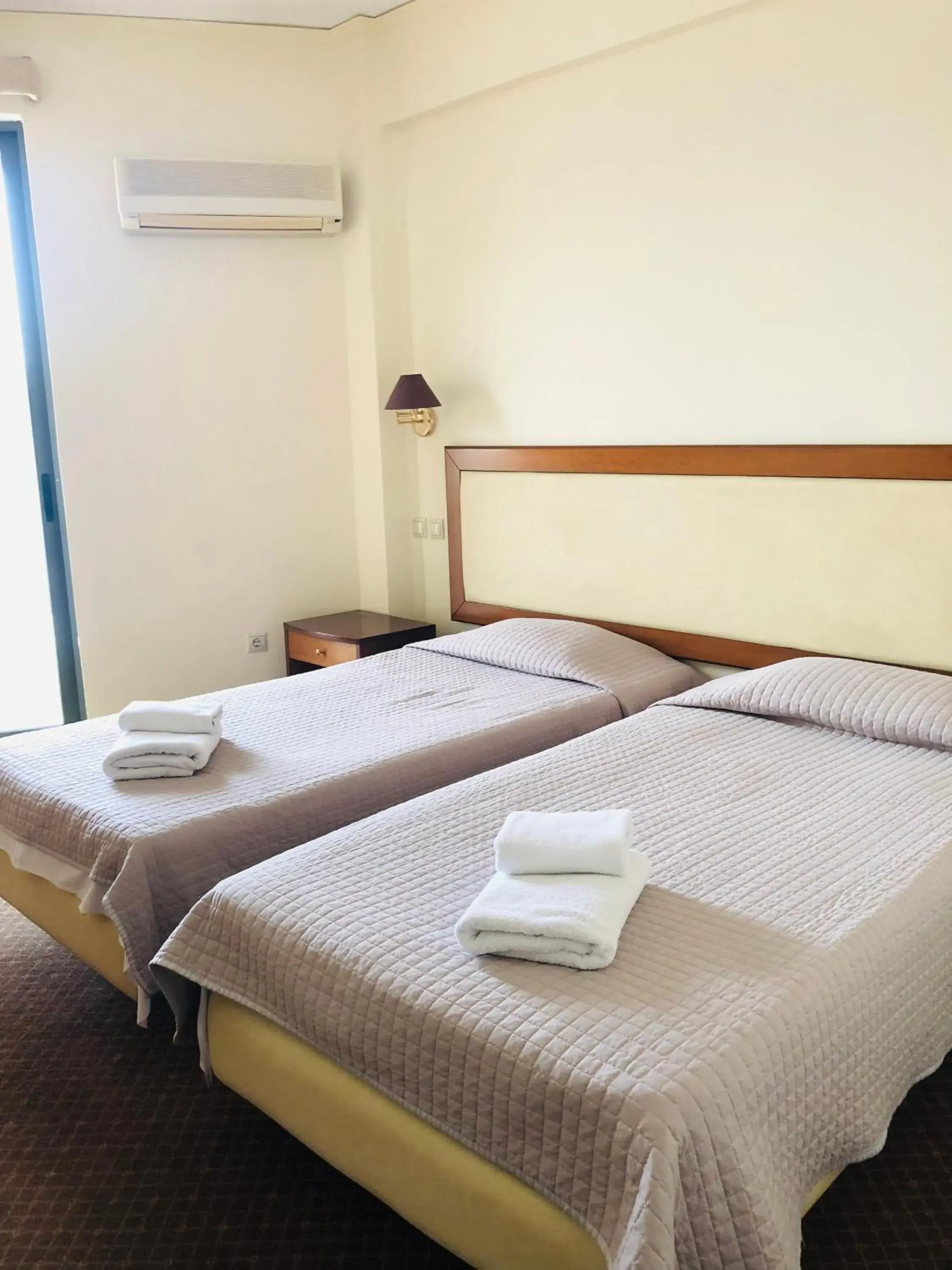 Bed in Four Seasons Hotel Bed in Four Seasons Hotel