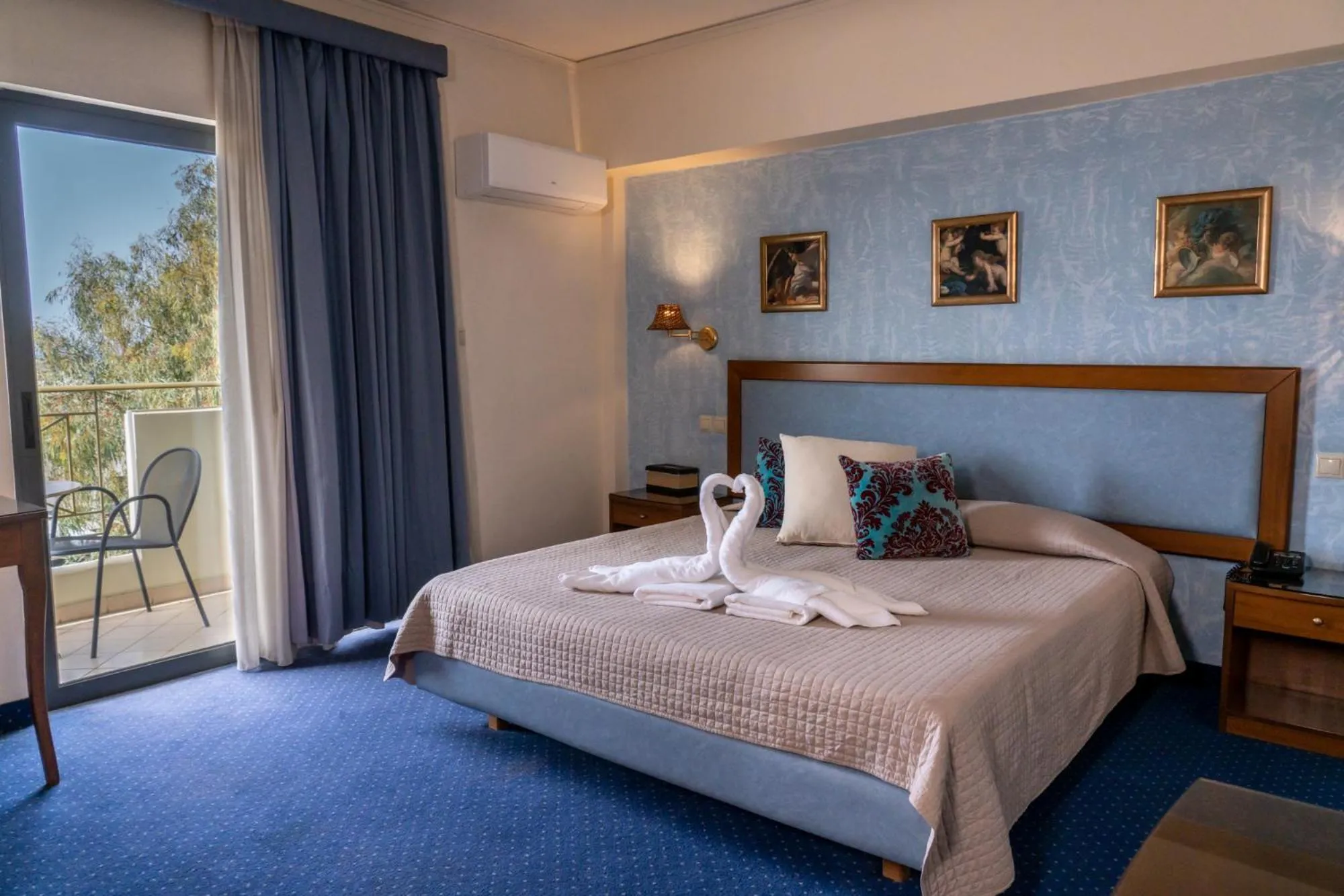 Bed in Four Seasons Hotel