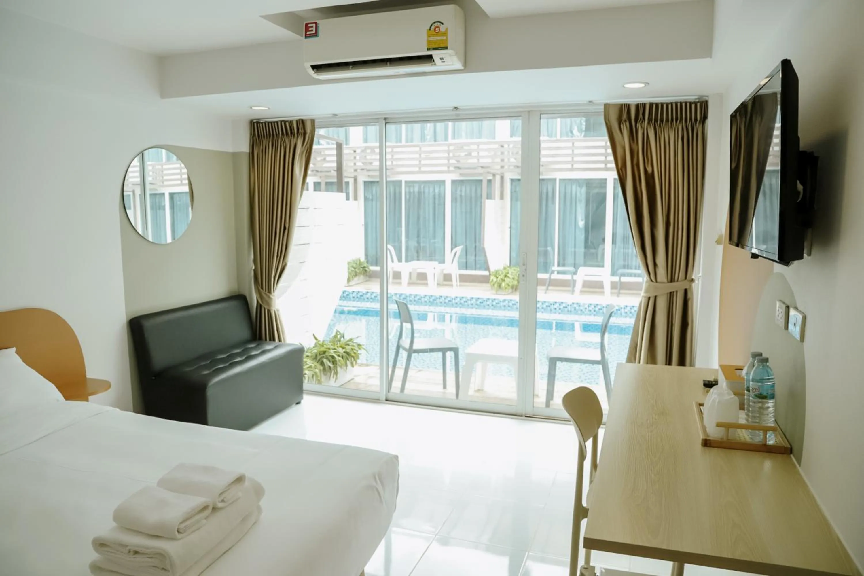 Photo of the whole room, Bed in Full Stop Pool Villa Don Mueang