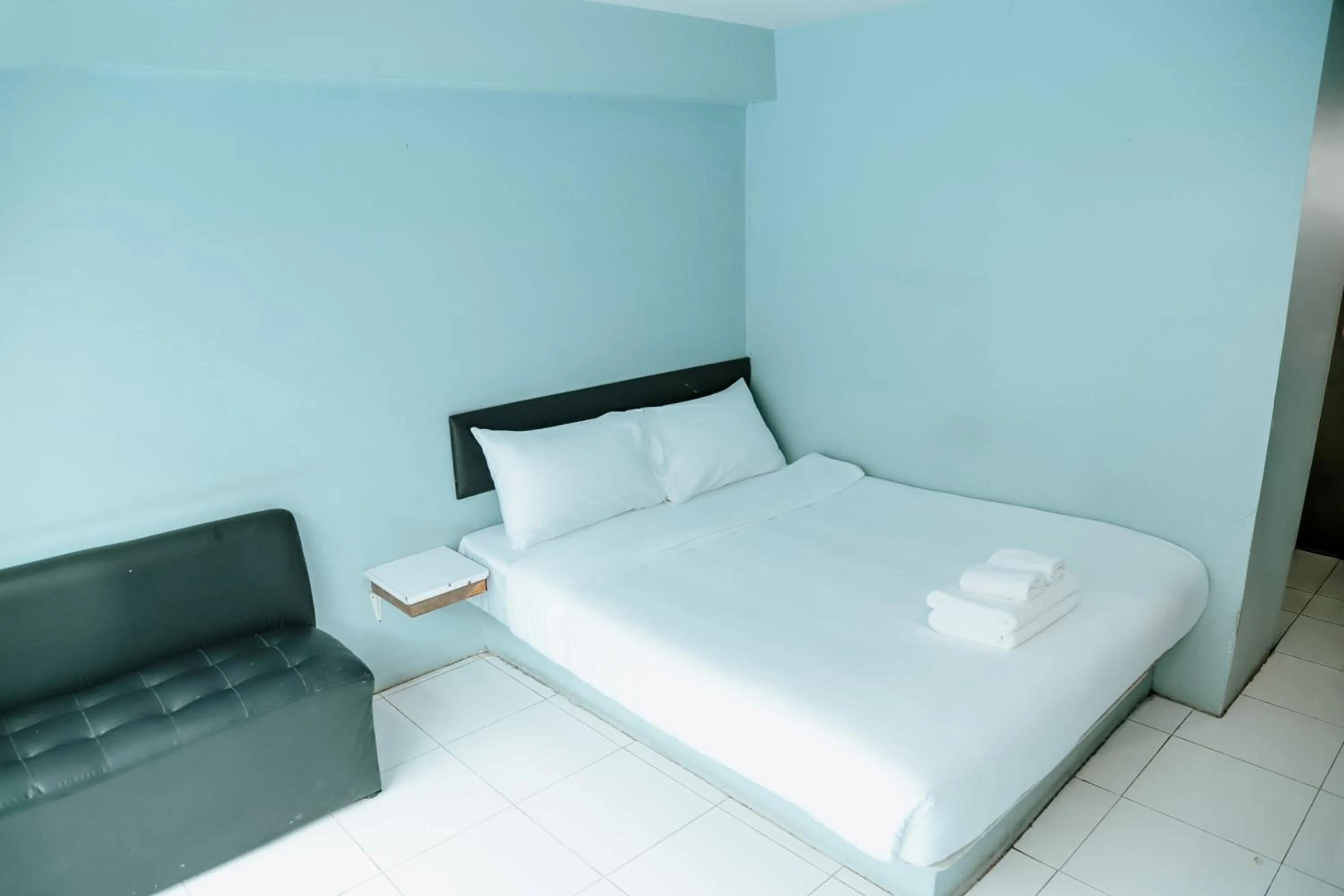 Bed in Full Stop Pool Villa Don Mueang