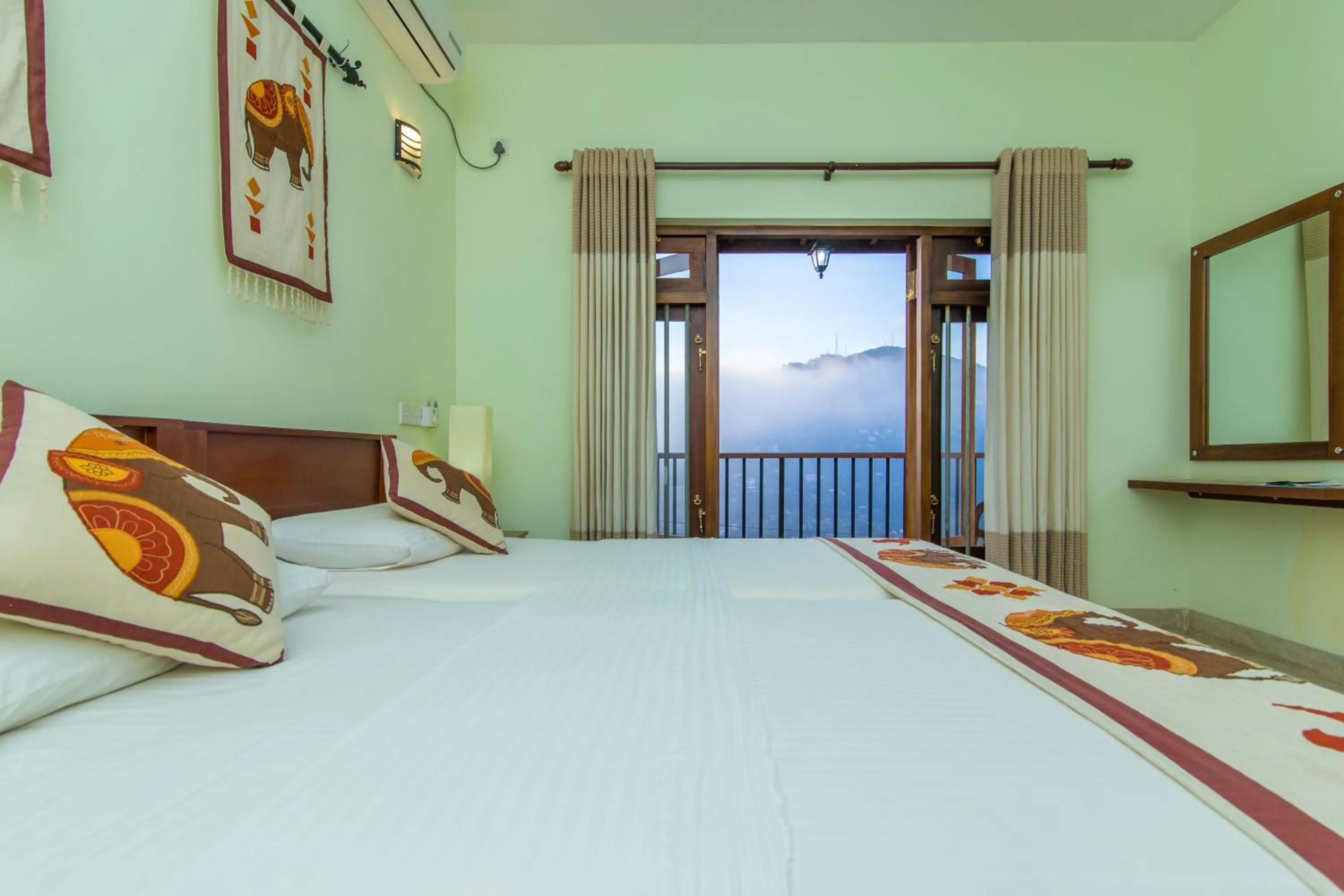 Mountain view, Bed in Jack Tree Lodge