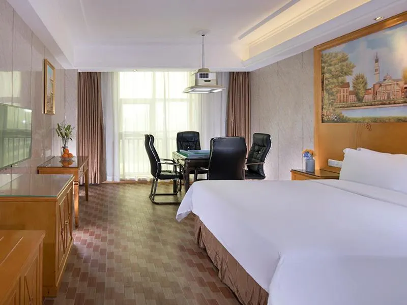 Bed in Vienna Hotel HaiNan Oriental Avenue