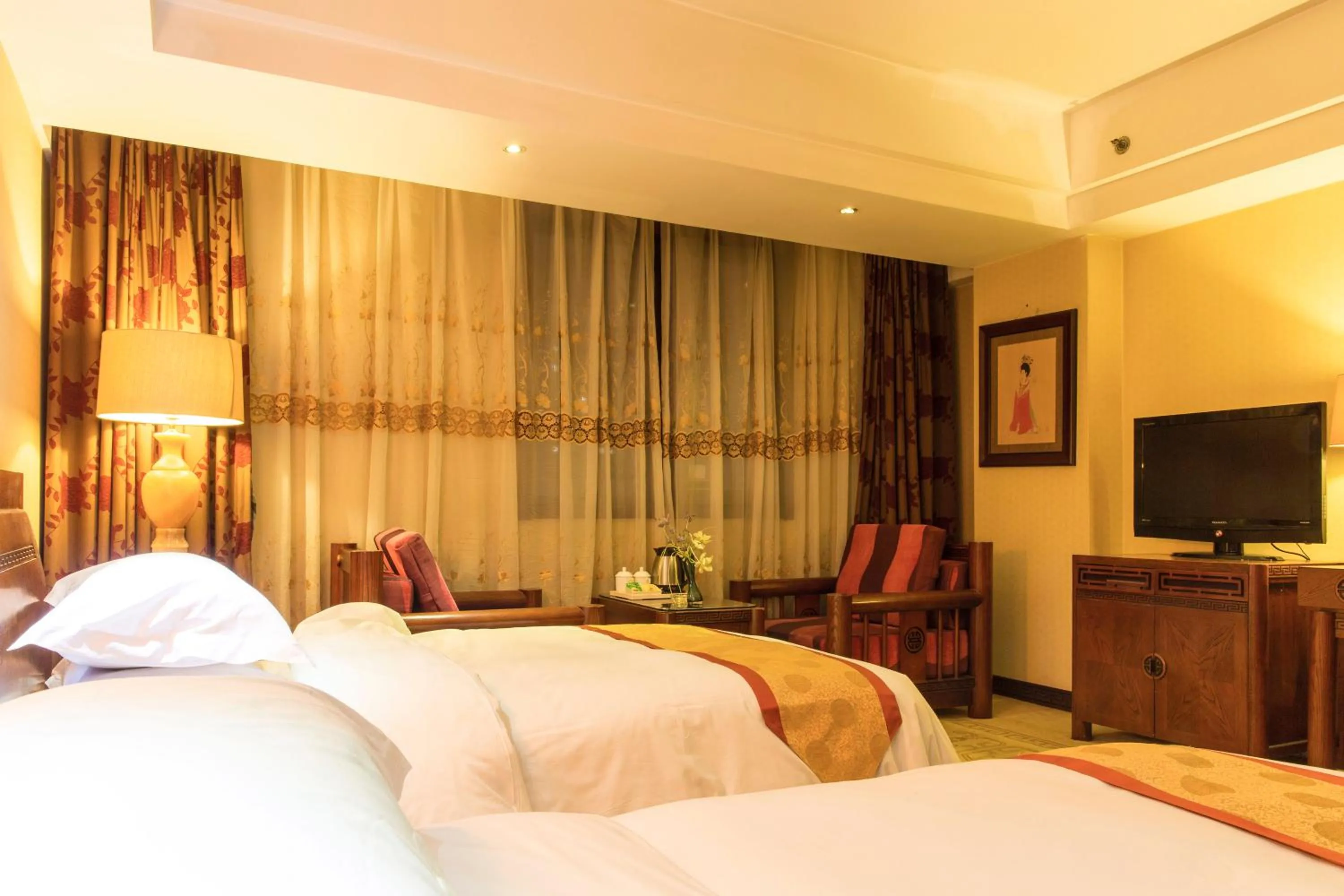 Communal lounge/ TV room, Bed in Vienna International Hotel Xi'an Dayan Tower