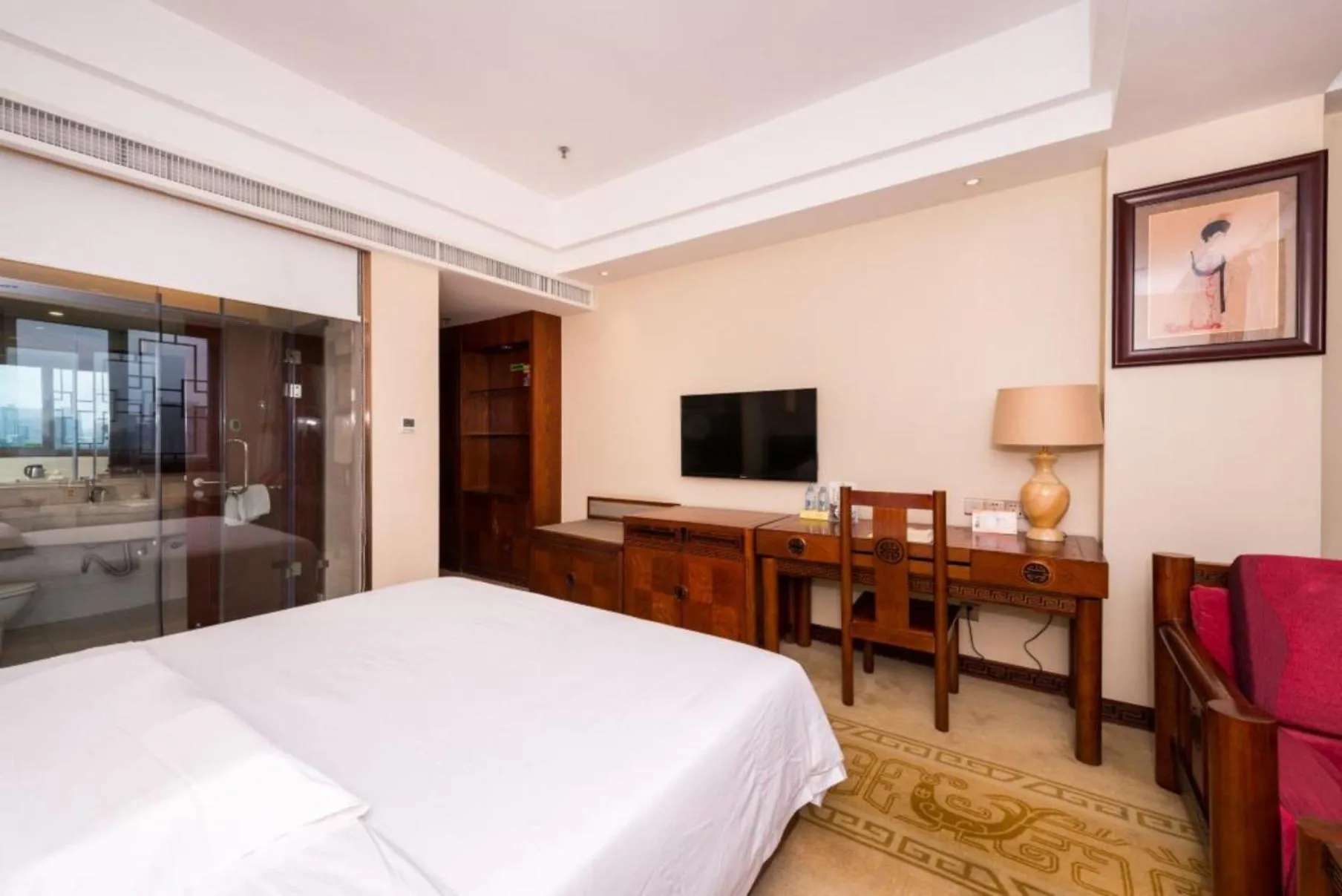 Communal lounge/ TV room, Bed in Vienna International Hotel Xi'an Dayan Tower