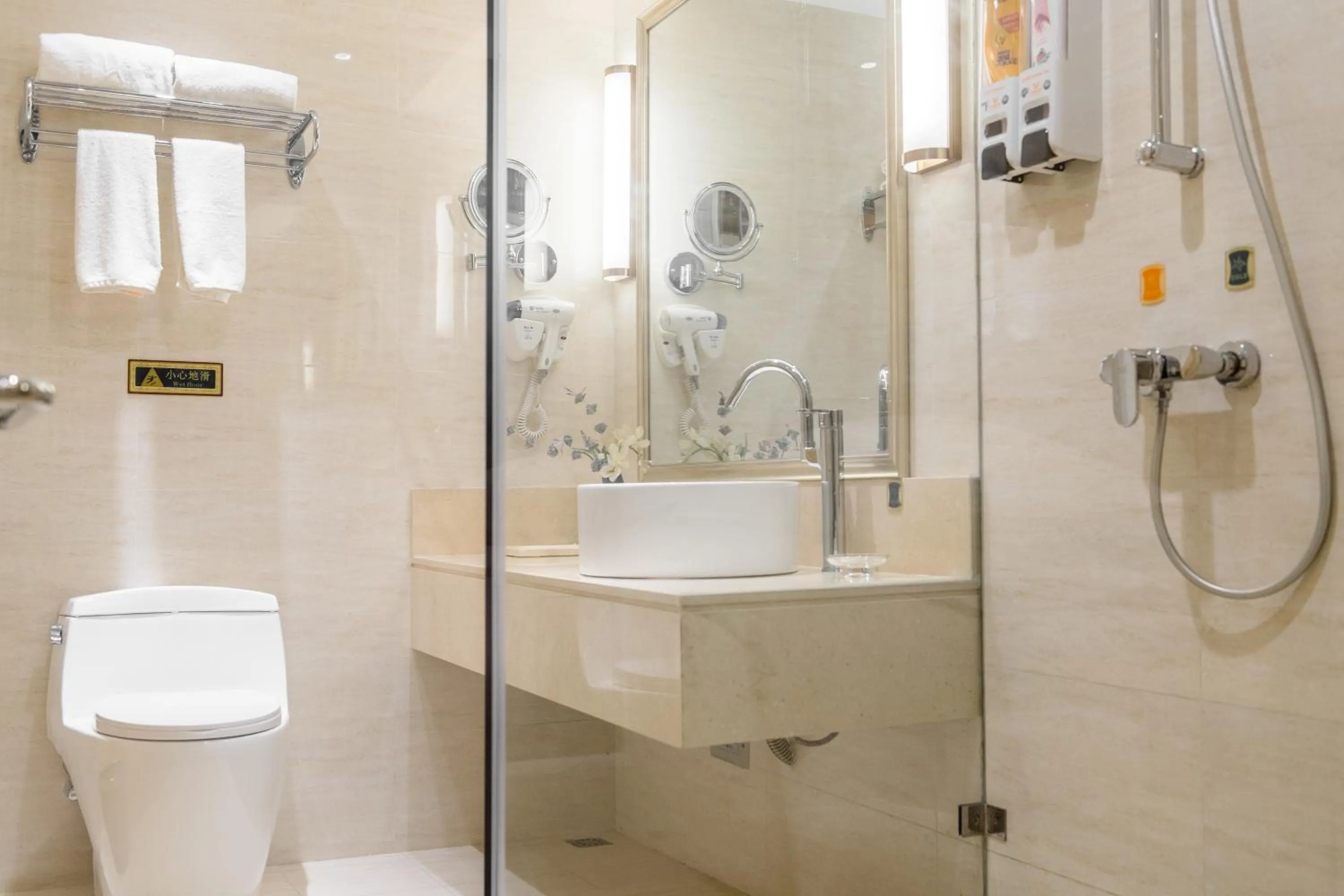 Shower in Vienna International Hotel Xi'an Dayan Tower