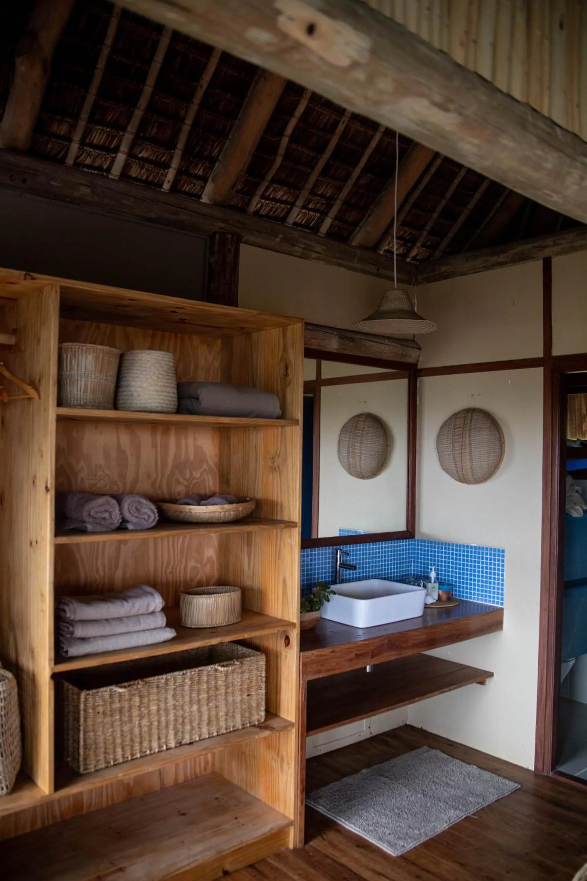 Bathroom, Bed in Travessia Beach Lodge