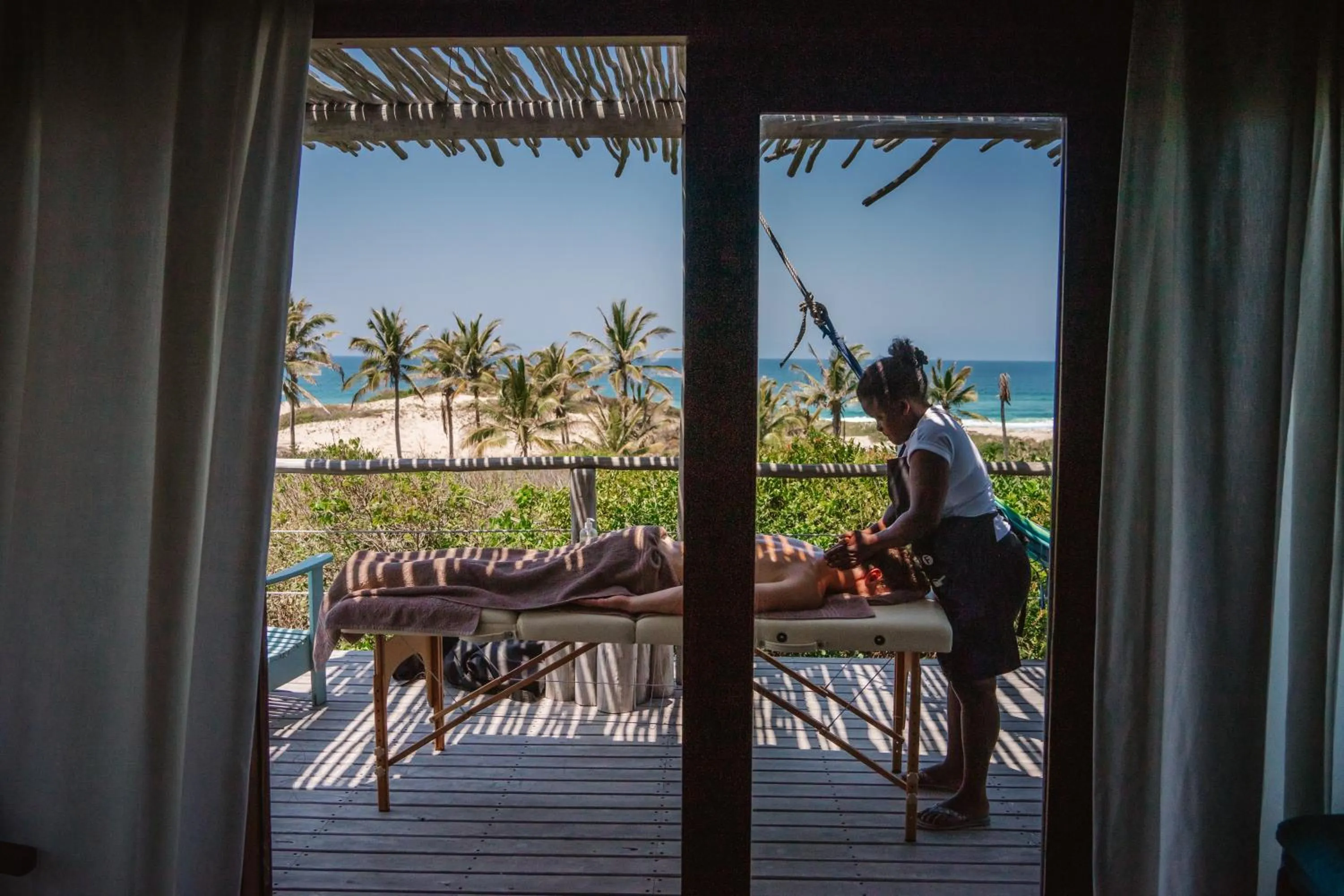 Massage in Travessia Beach Lodge