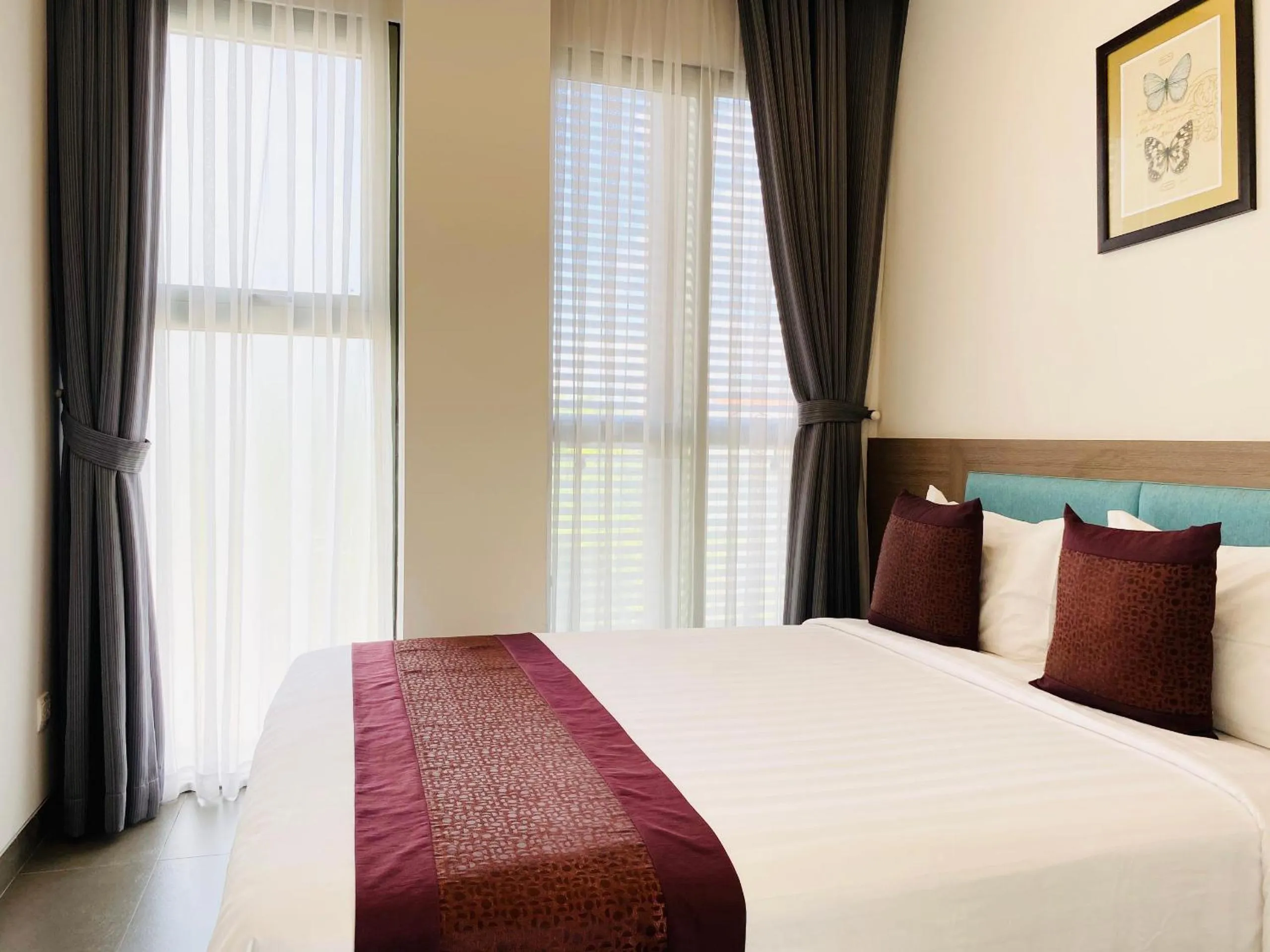 Bed in Glenwood Suites