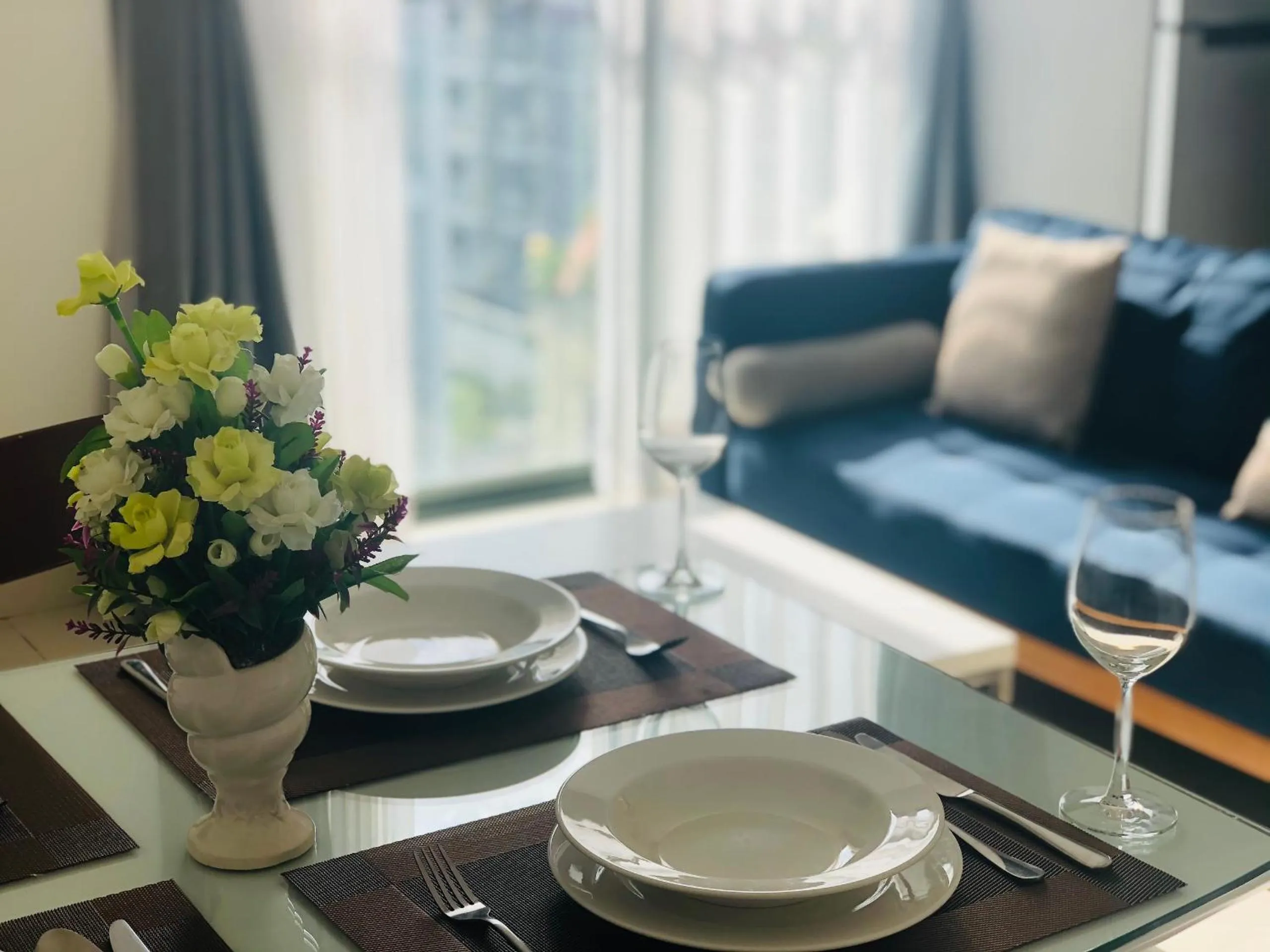 Living room in Glenwood Suites