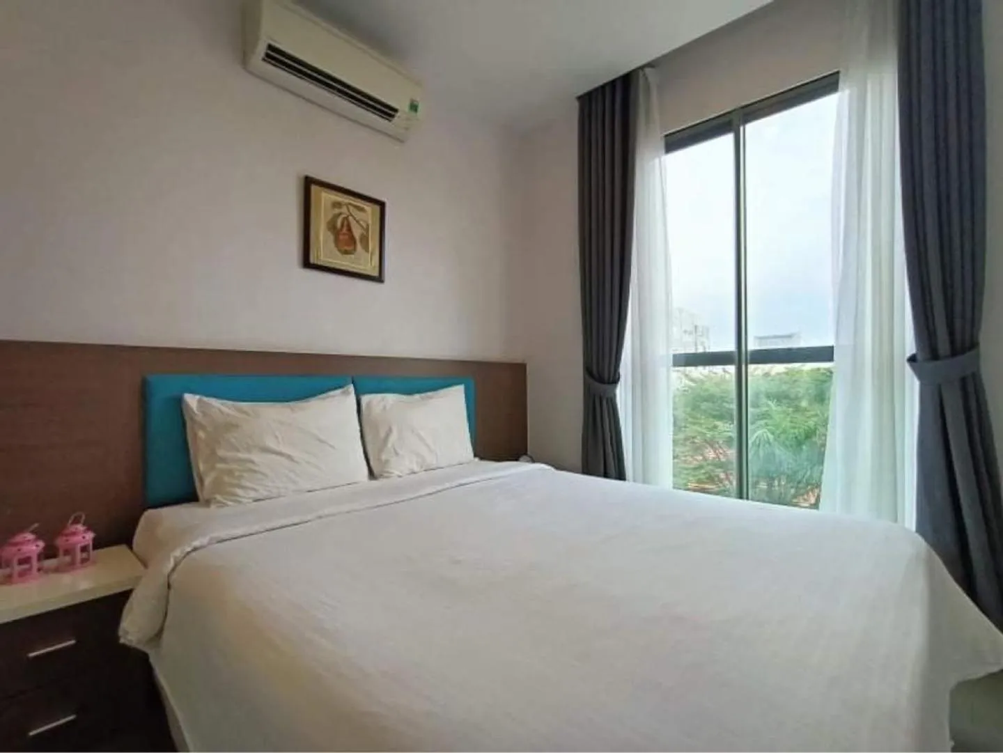 Bed in Glenwood Suites