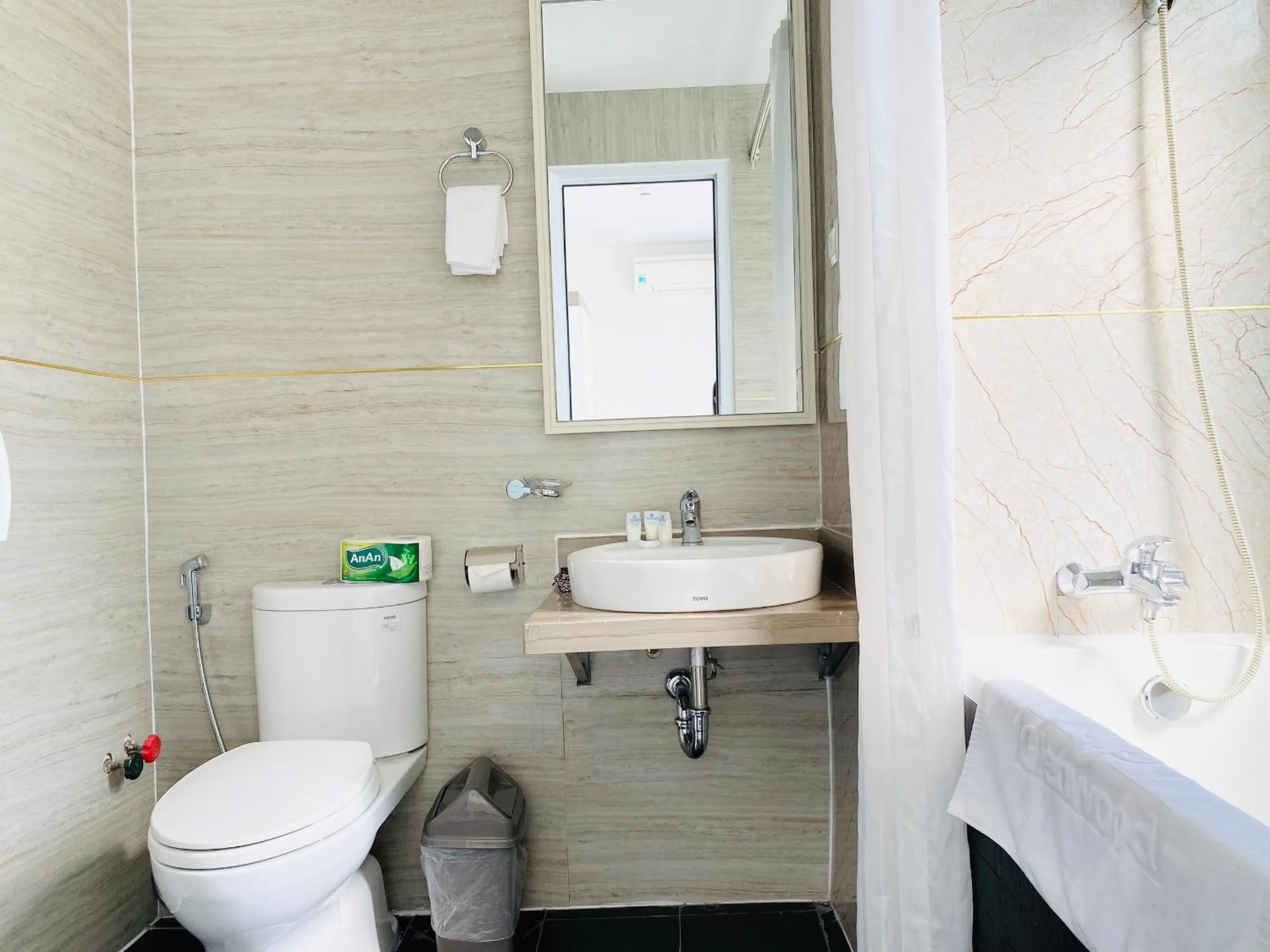 Toilet in Glenwood Suites