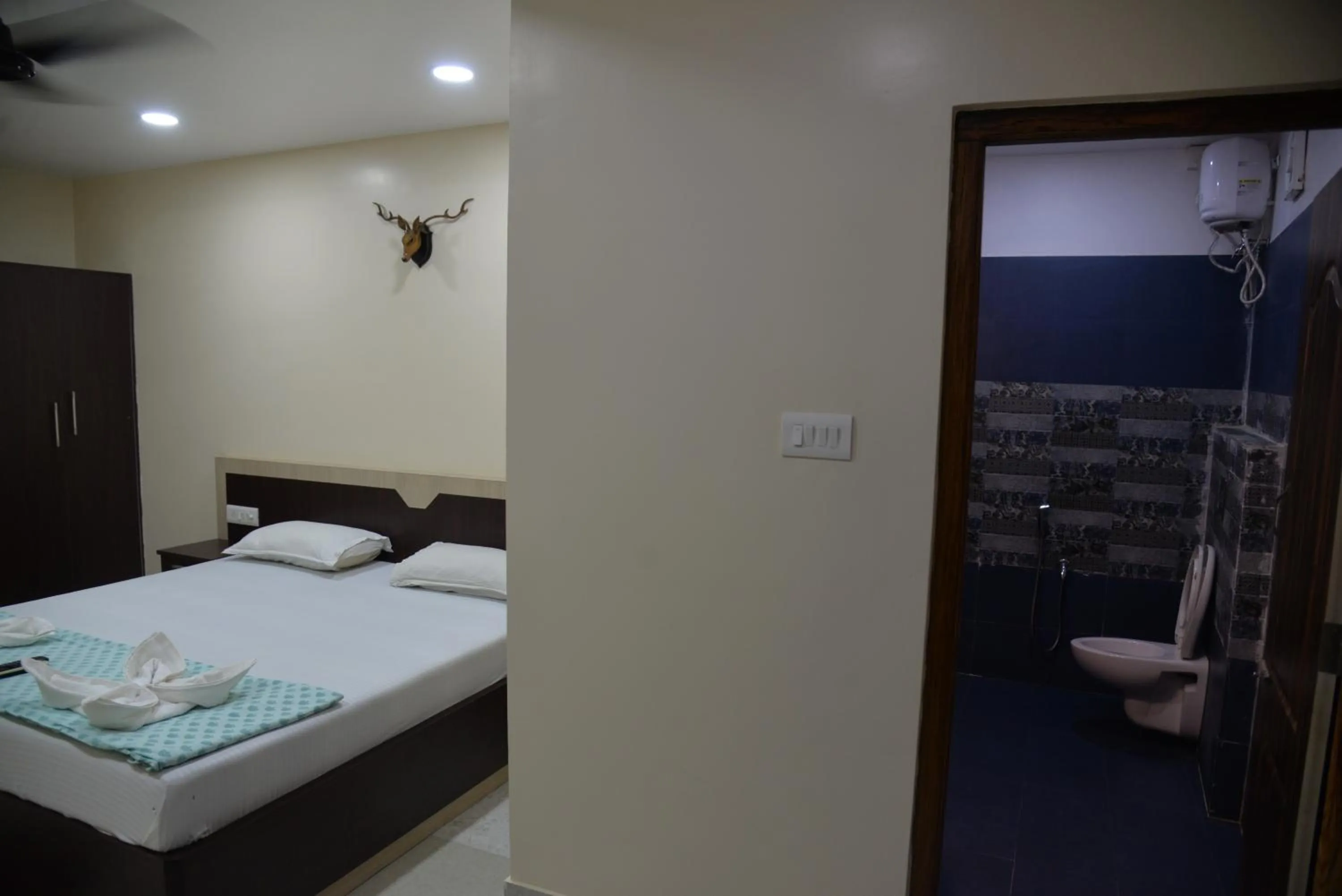 Bed in Deer Park Hometel