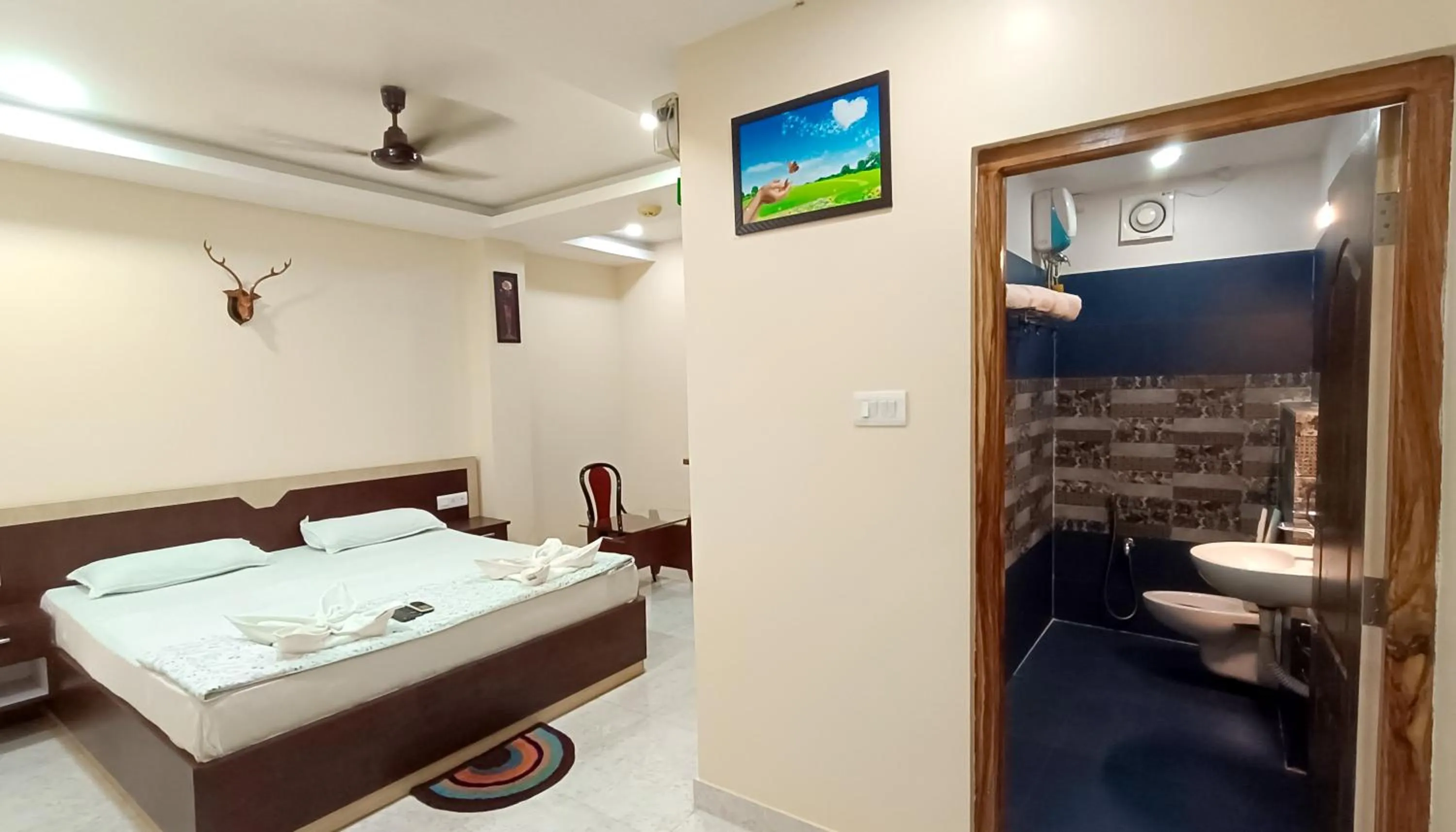 Bed in Deer Park Hometel