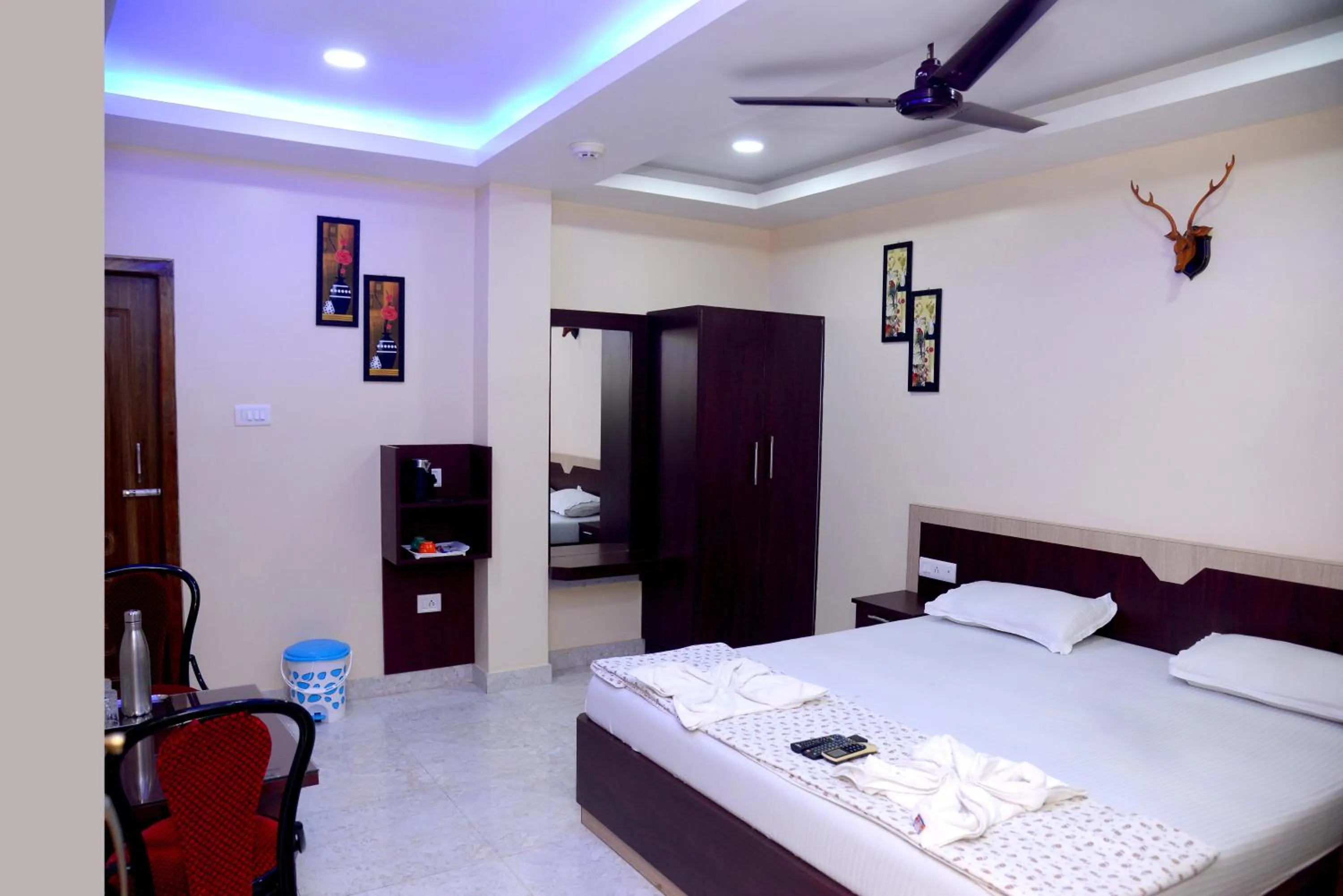 Bed in Deer Park Hometel