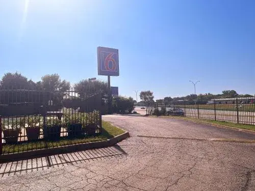 Motel 6 Dallas, TX – St. Augustine / HWY 175 Motel 6 Dallas, TX – St. Augustine / HWY 175