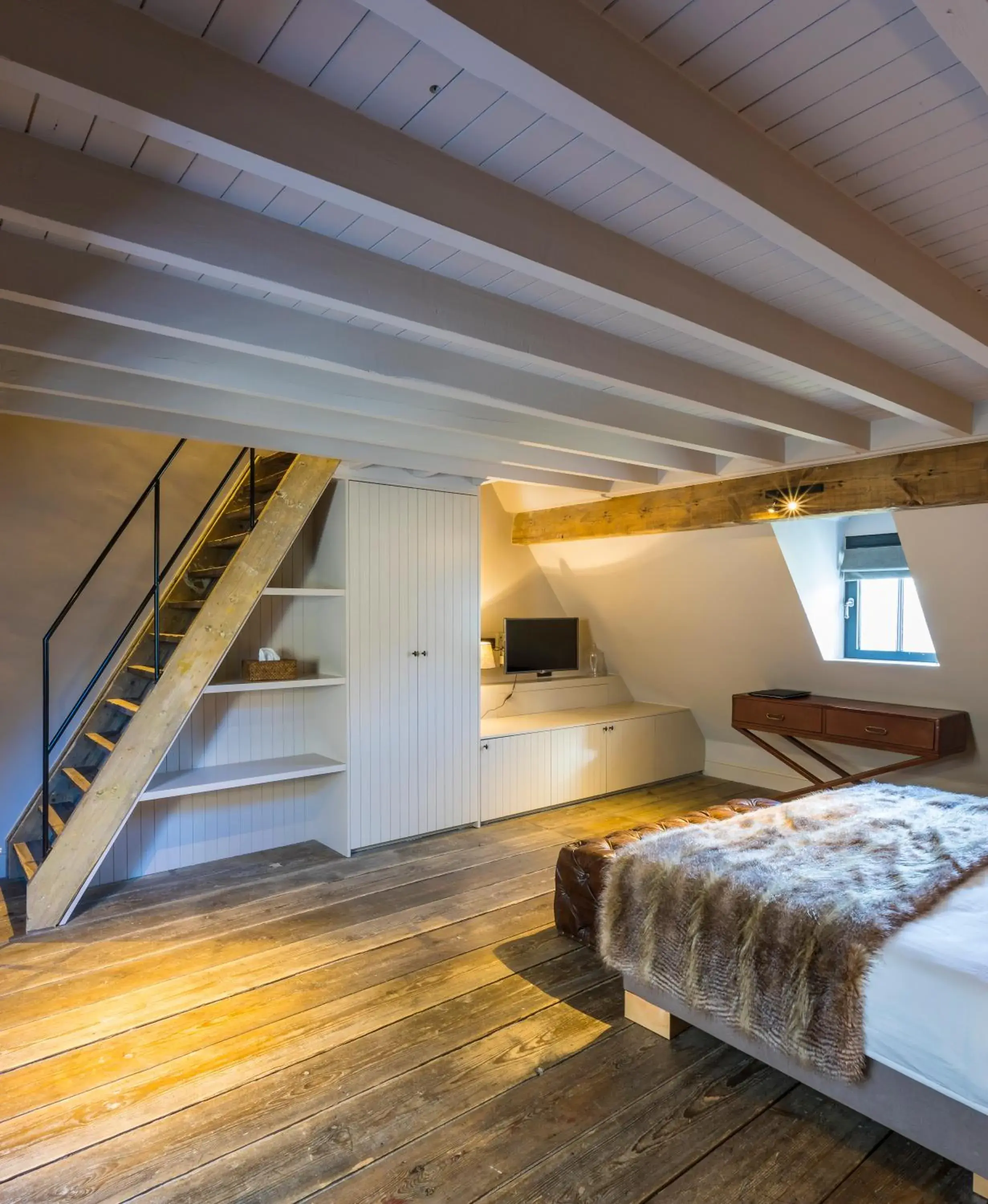 Deluxe Triple Room in Chateau Beausaint Deluxe Triple Room in Chateau Beausaint