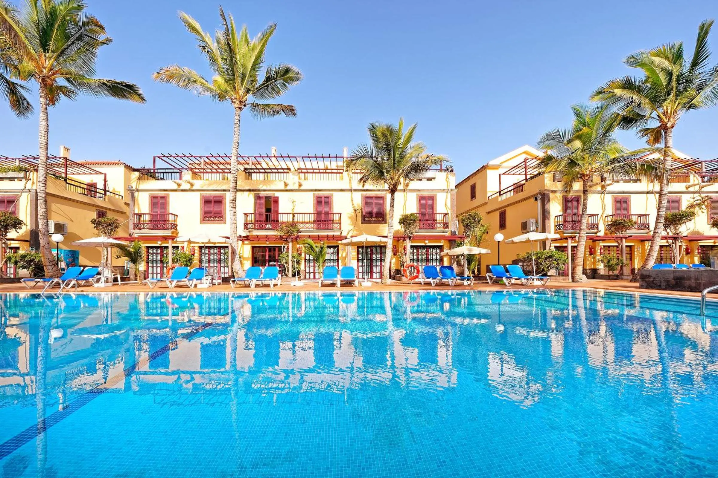 Swimming pool in Bungalows Maspalomas Oasis Club - All Inclusive.