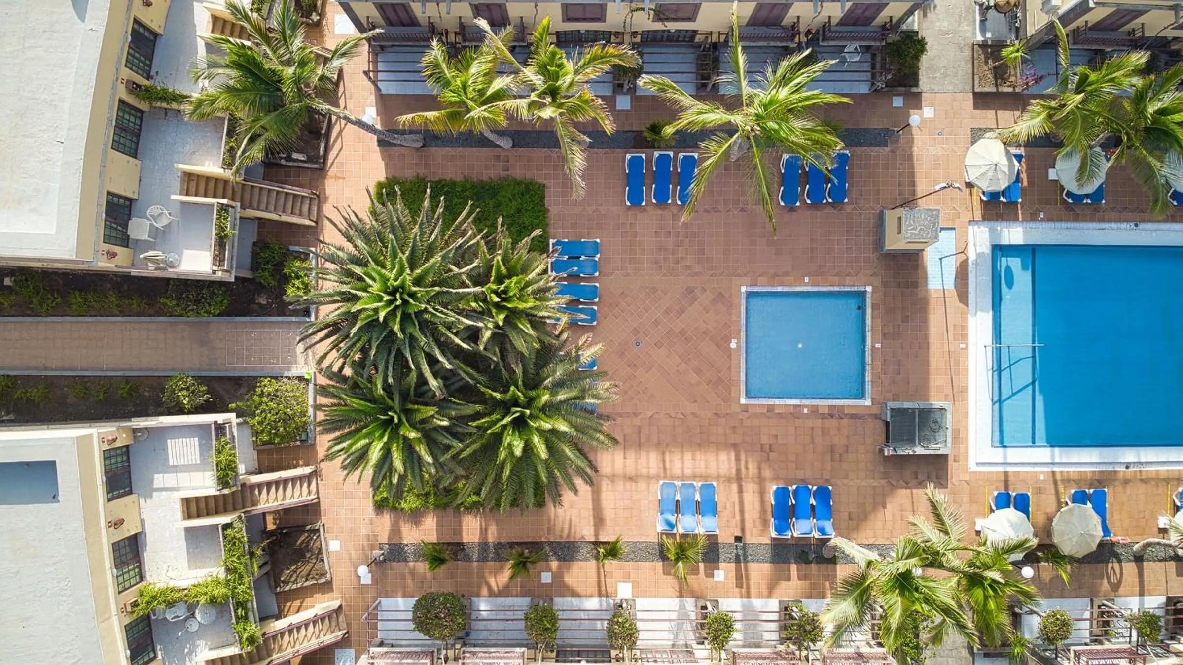 Pool view in Bungalows Maspalomas Oasis Club - All Inclusive.
