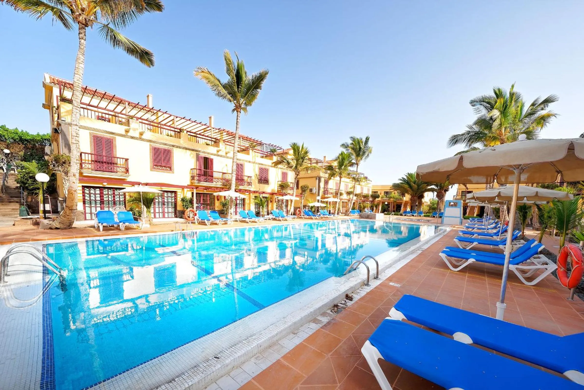 Swimming pool in Bungalows Maspalomas Oasis Club - All Inclusive.