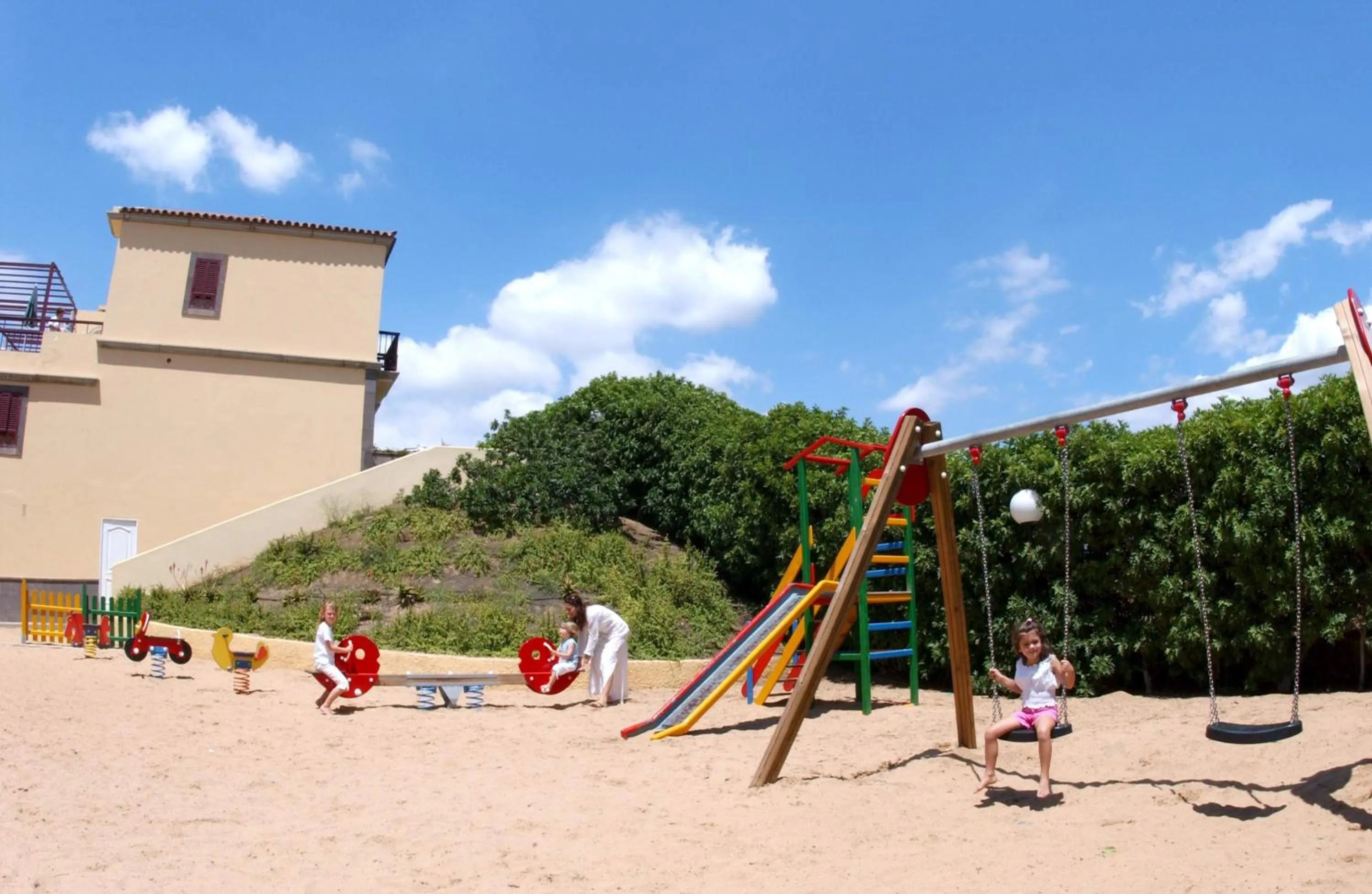 Children play ground in Bungalows Maspalomas Oasis Club - All Inclusive.