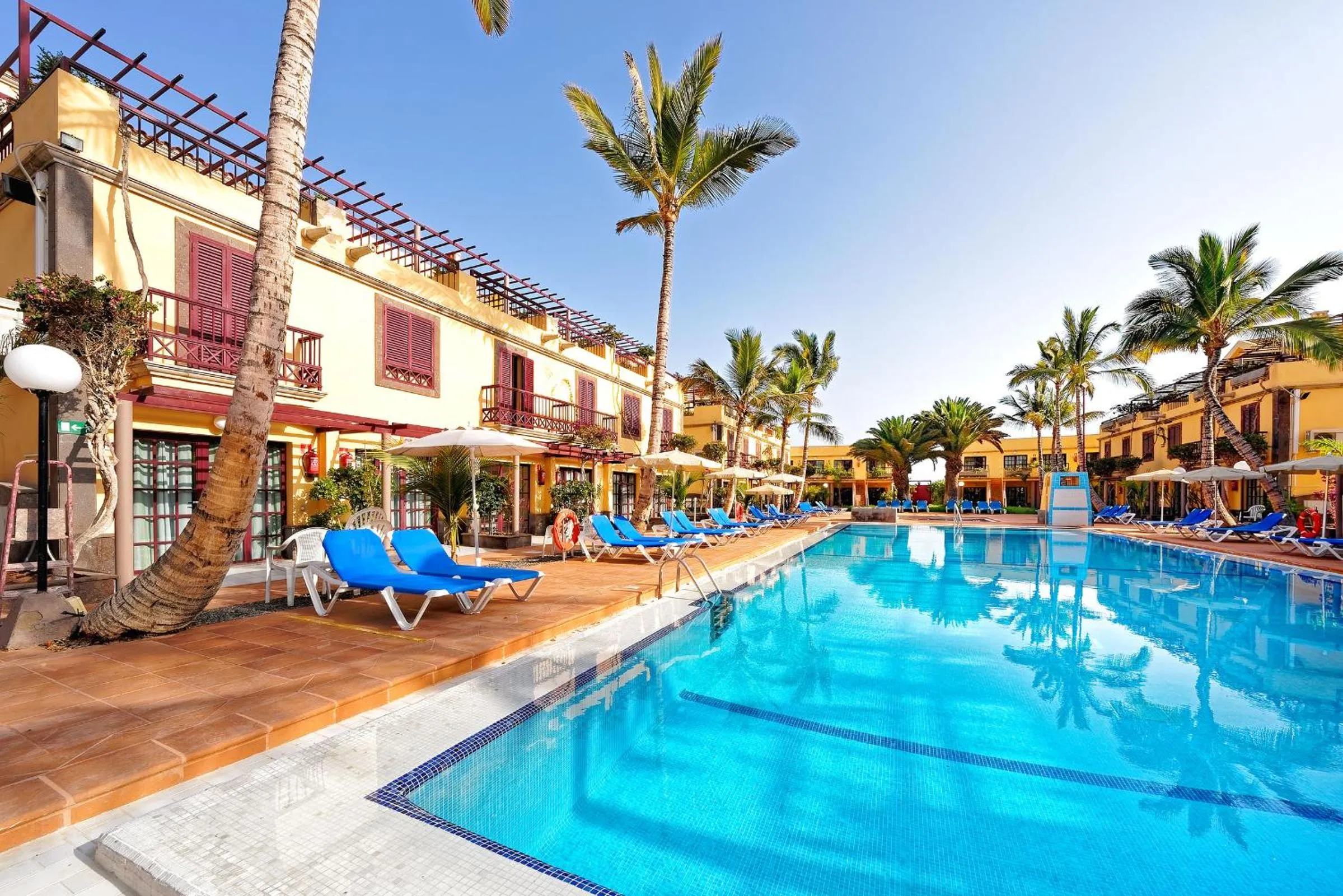 Swimming pool in Bungalows Maspalomas Oasis Club - All Inclusive.