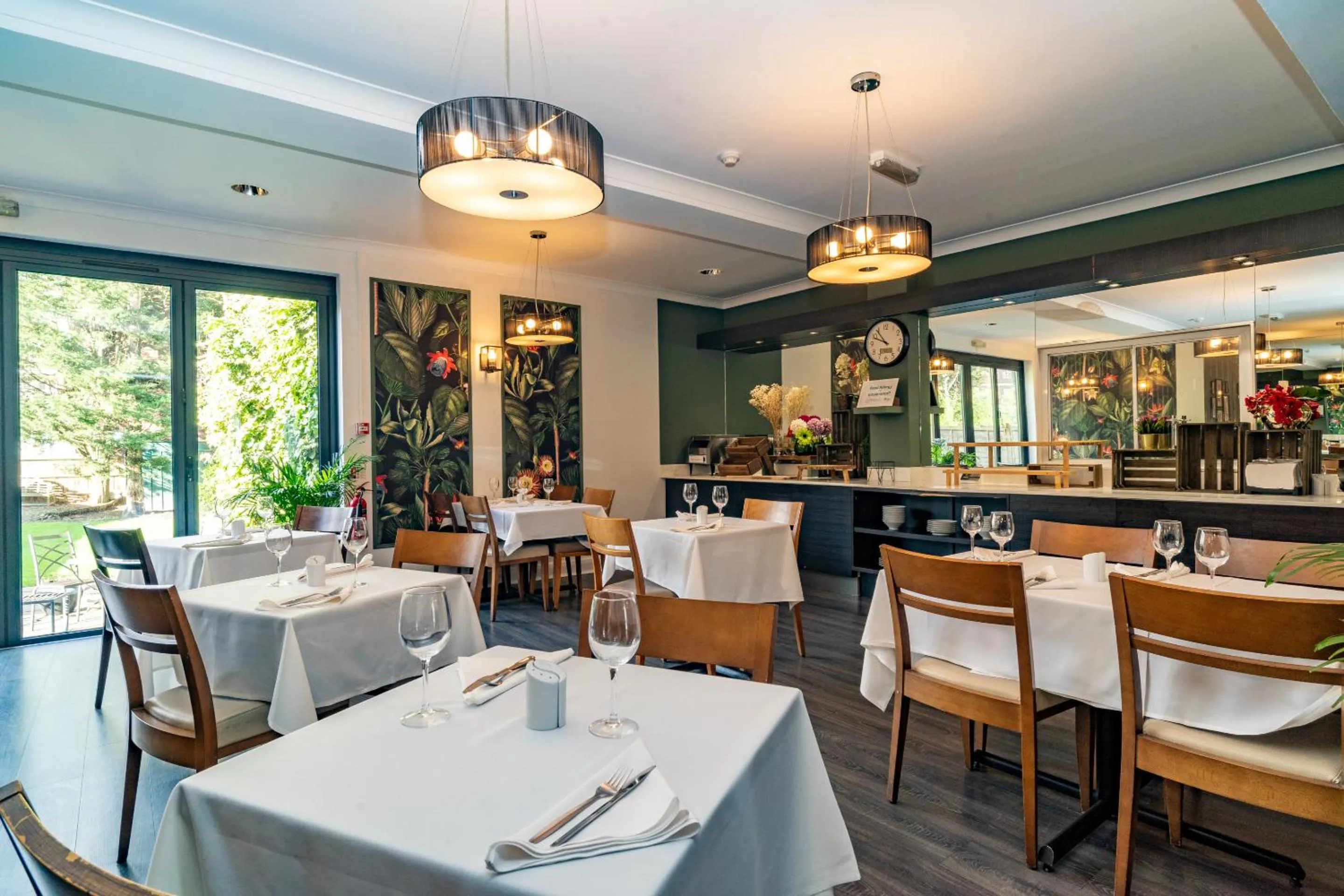 Dining area in Croft Court Hotel