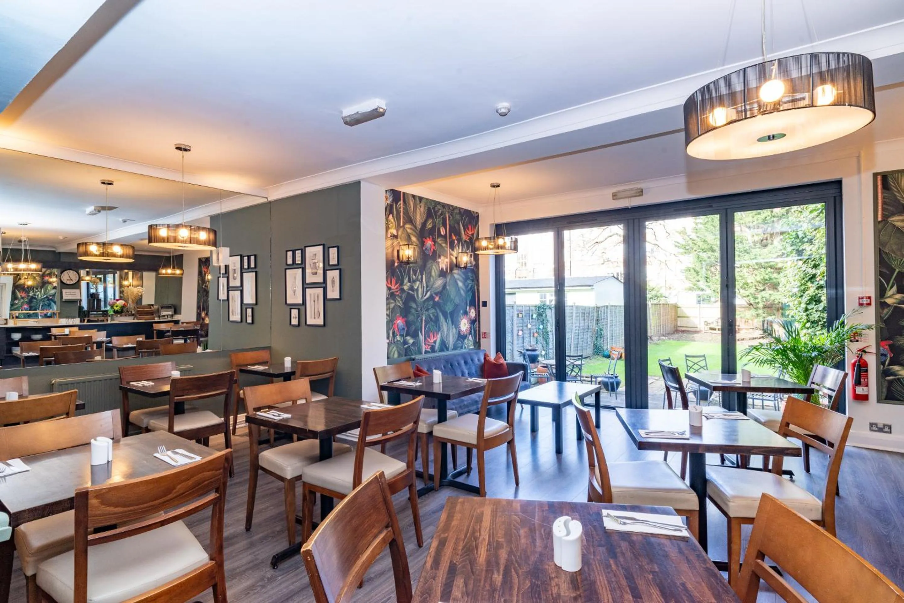 Dining area in Croft Court Hotel