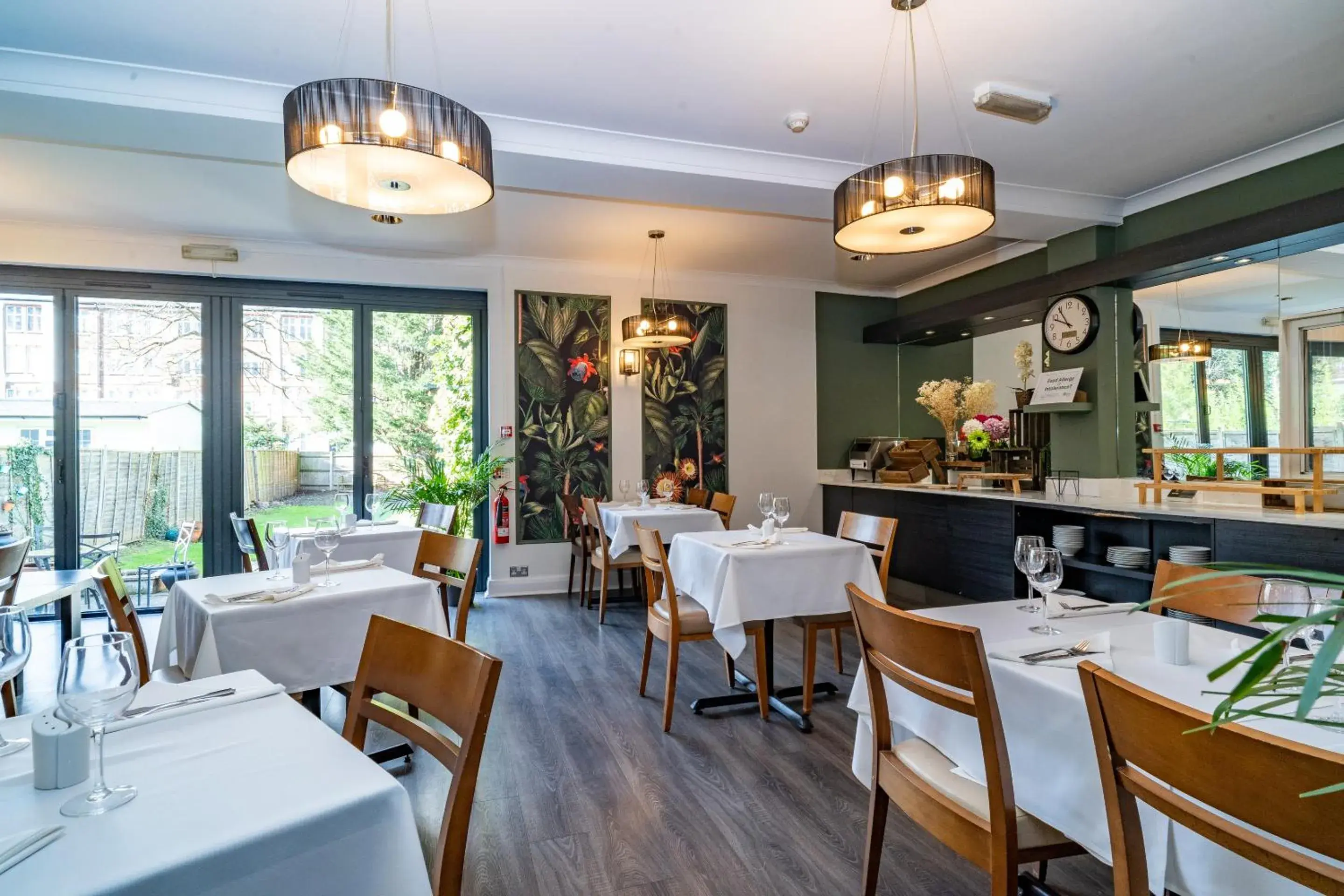 Dining area in Croft Court Hotel Free Parking Dining area in Croft Court Hotel Free Parking