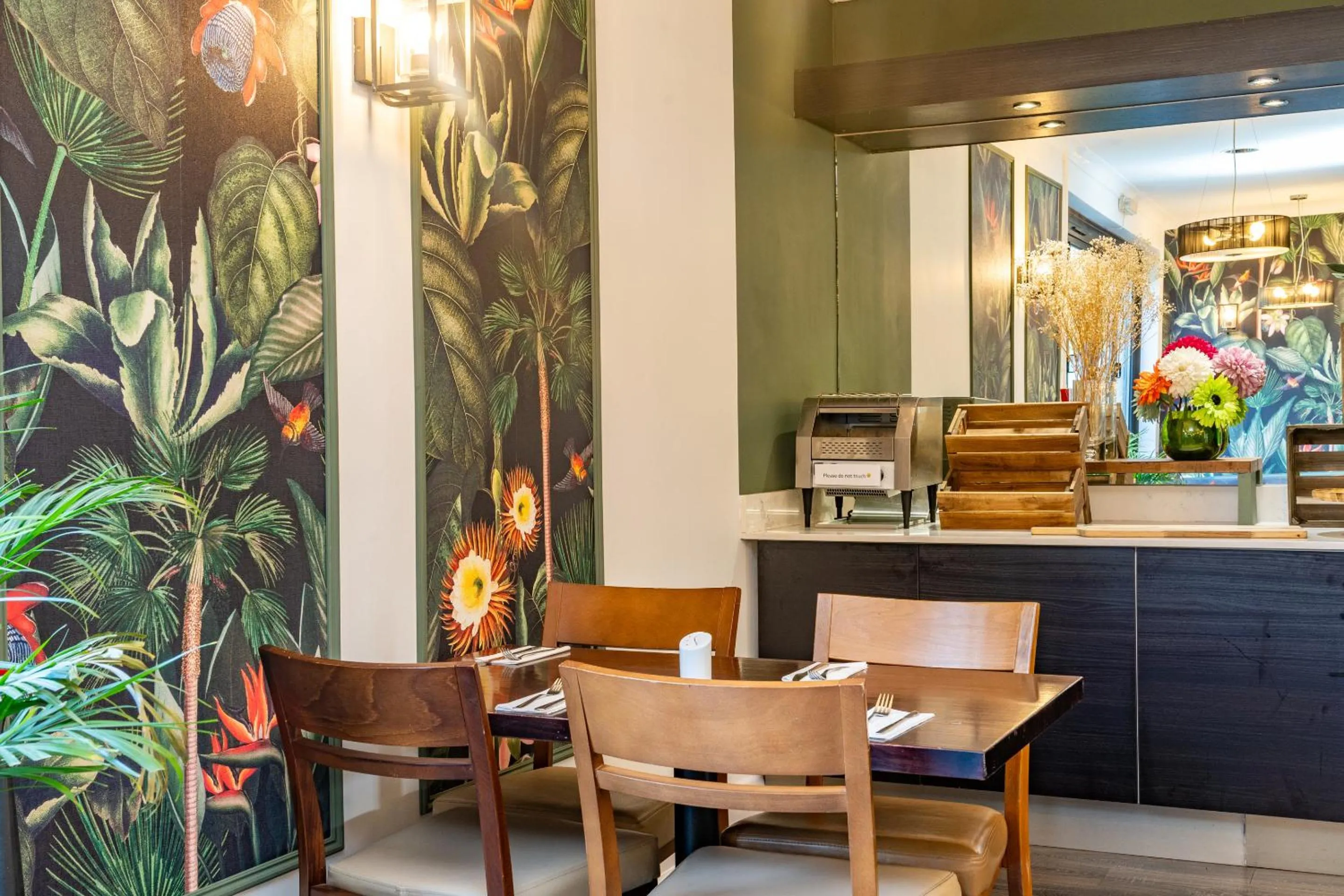 Dining area in Croft Court Hotel