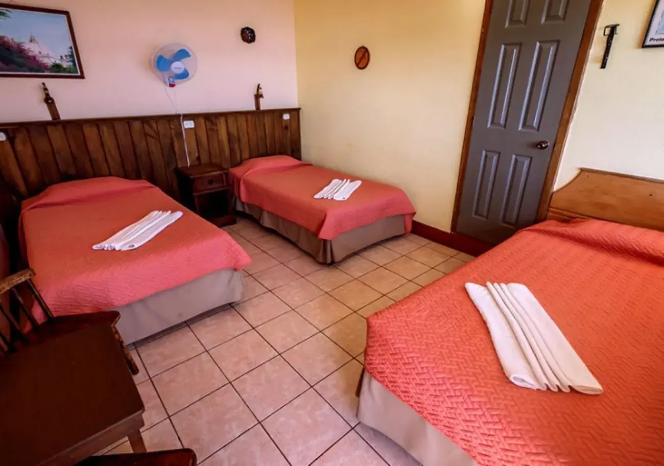 Triple Room with Lake View in Hotel Sak'cari El Amanecer Triple Room with Lake View in Hotel Sak'cari El Amanecer