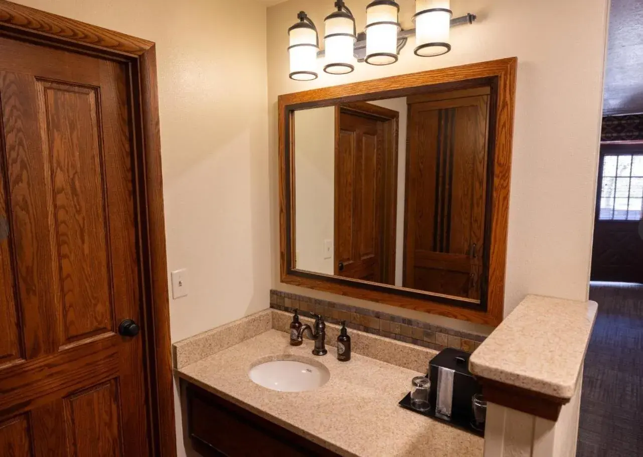 Facade/entrance in Zion Lodge - Inside the Park Facade/entrance in Zion Lodge - Inside the Park