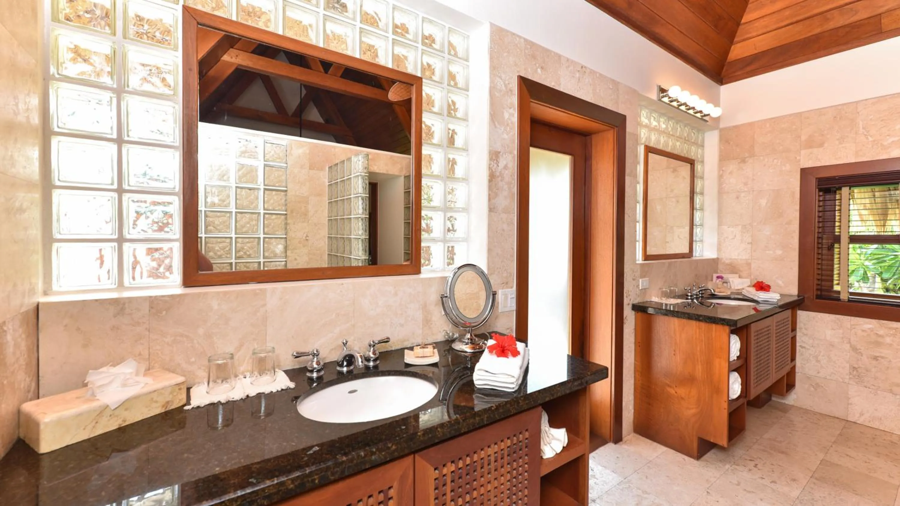 Bathroom in Victoria House Resort & Spa